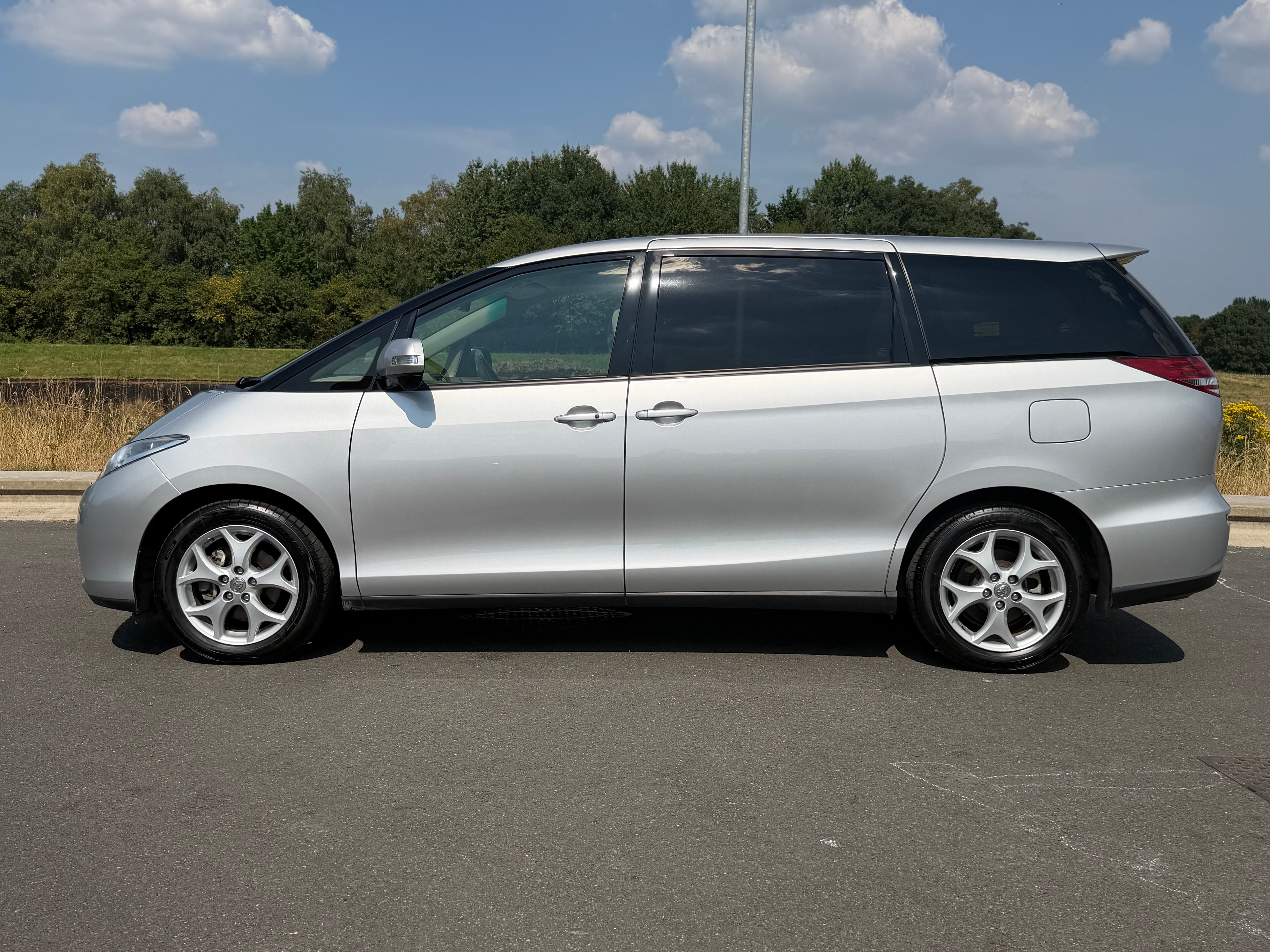 TOYOTA ESTIMA - Cruise Control. Reverse Camera. Push Start