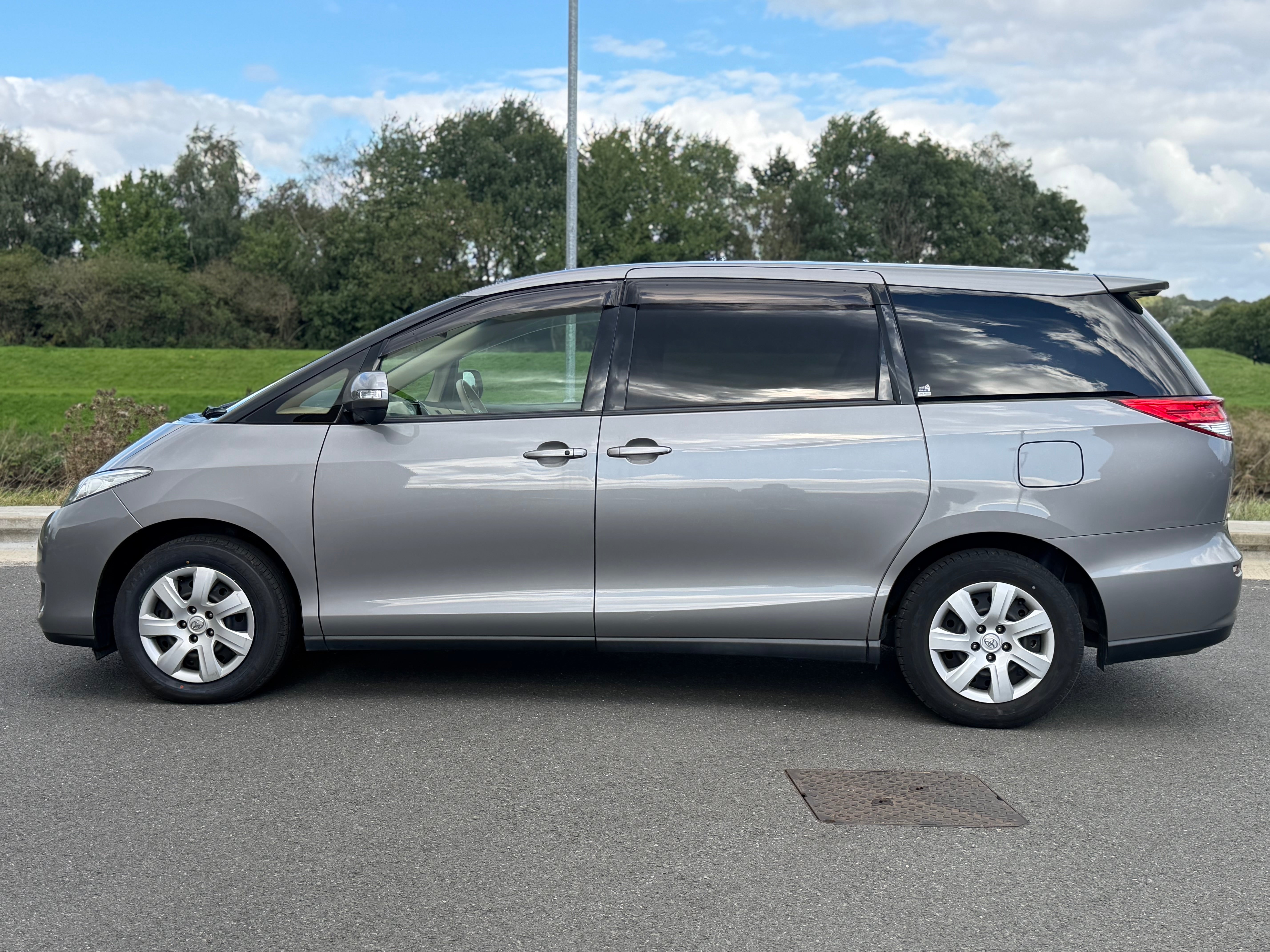TOYOTA ESTIMA - 1 Owner. Low Miles. Excellent Condition
