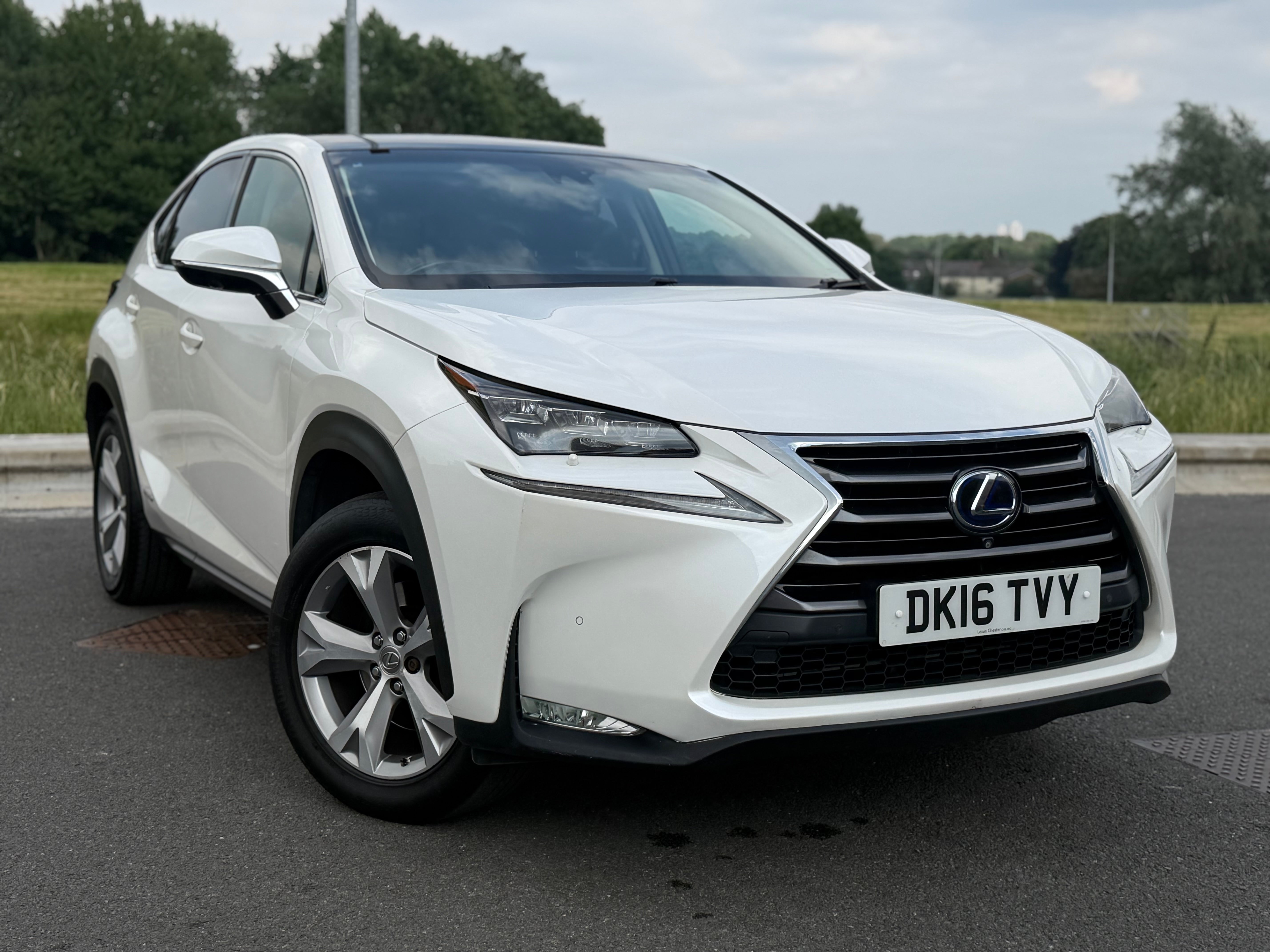 LEXUS NX 2.5 300h PREMIER E-CVT 4WD EURO 6 - Top Spec. Sunroof. Full Service History