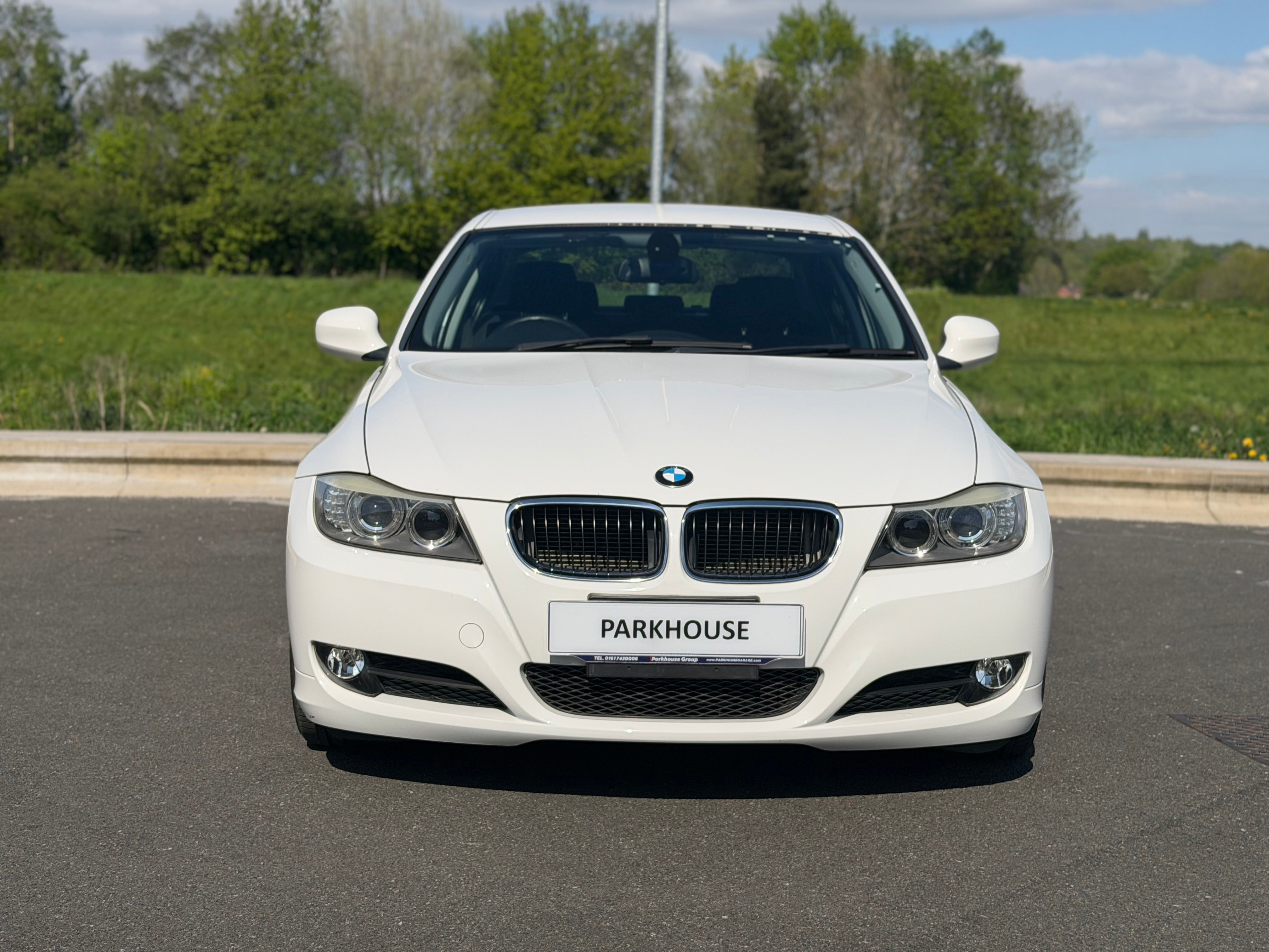 BMW 3 SERIES - Low Miles. 1 Owner. Reverse Camera
