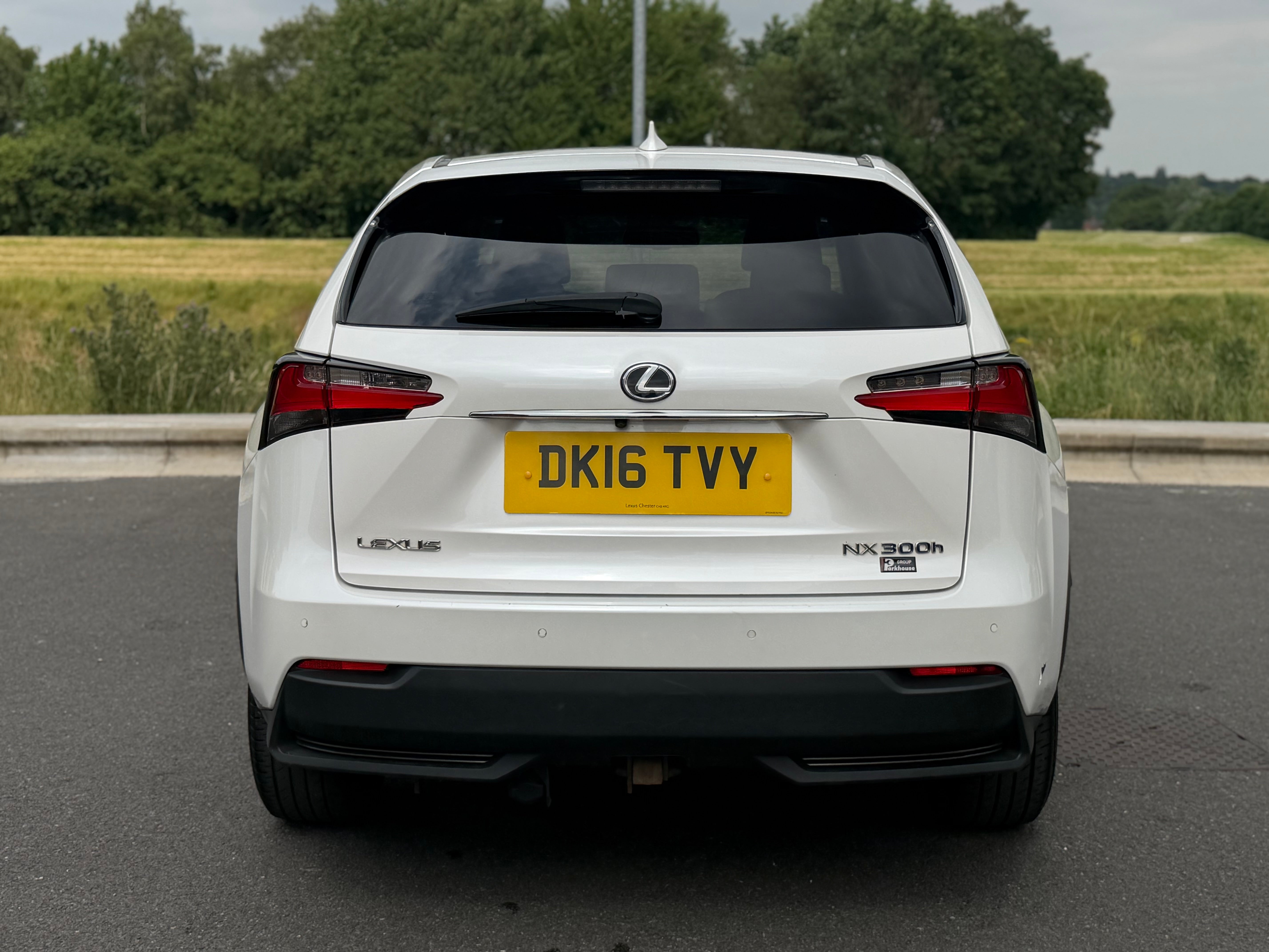 LEXUS NX 2.5 300h PREMIER E-CVT 4WD EURO 6 - Top Spec. Sunroof. Full Service History