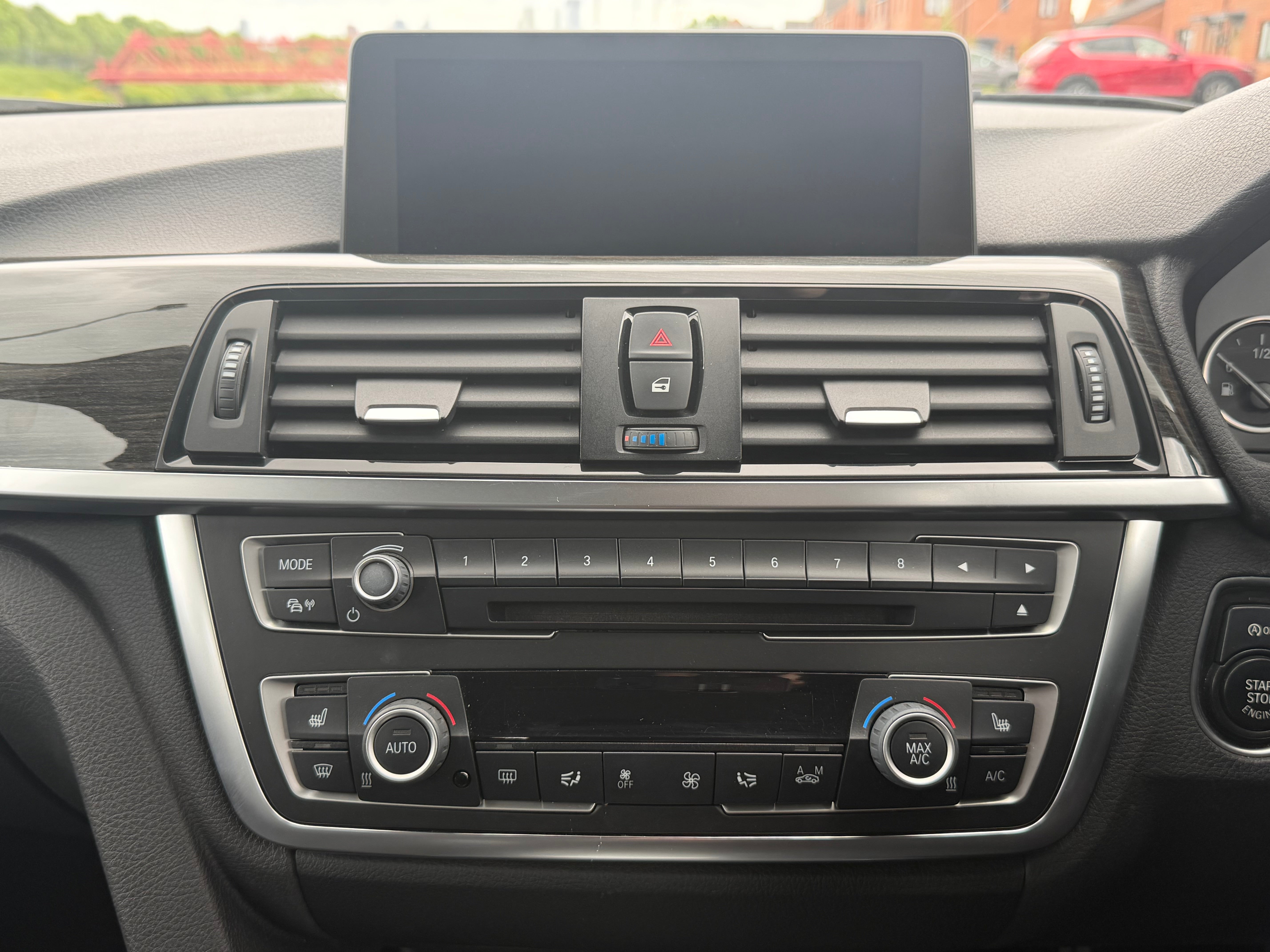 BMW 3 SERIES ESTATE - 1 Owner . Heated Seats . Electric Boot