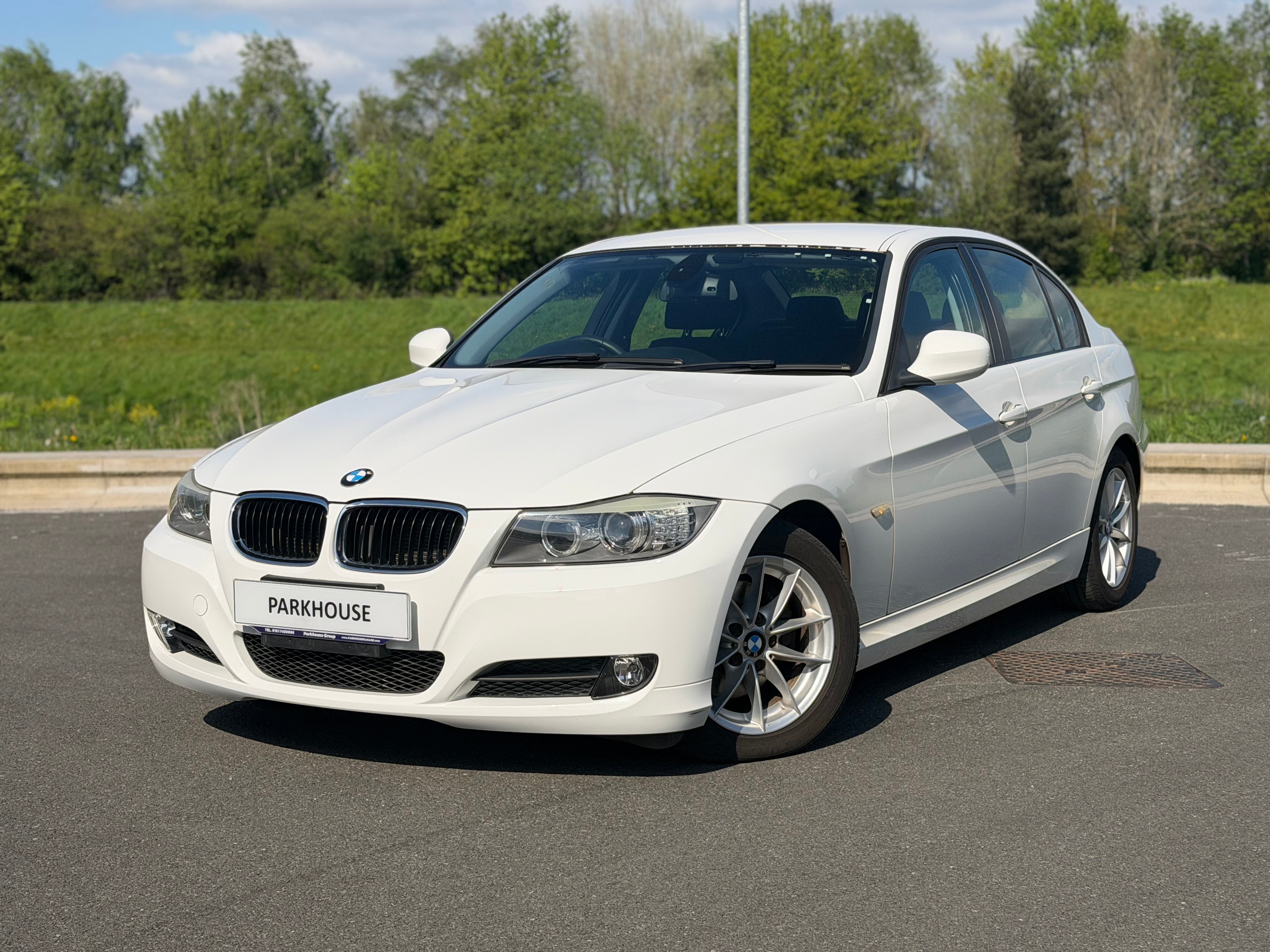 BMW 3 SERIES - Low Miles. 1 Owner. Reverse Camera