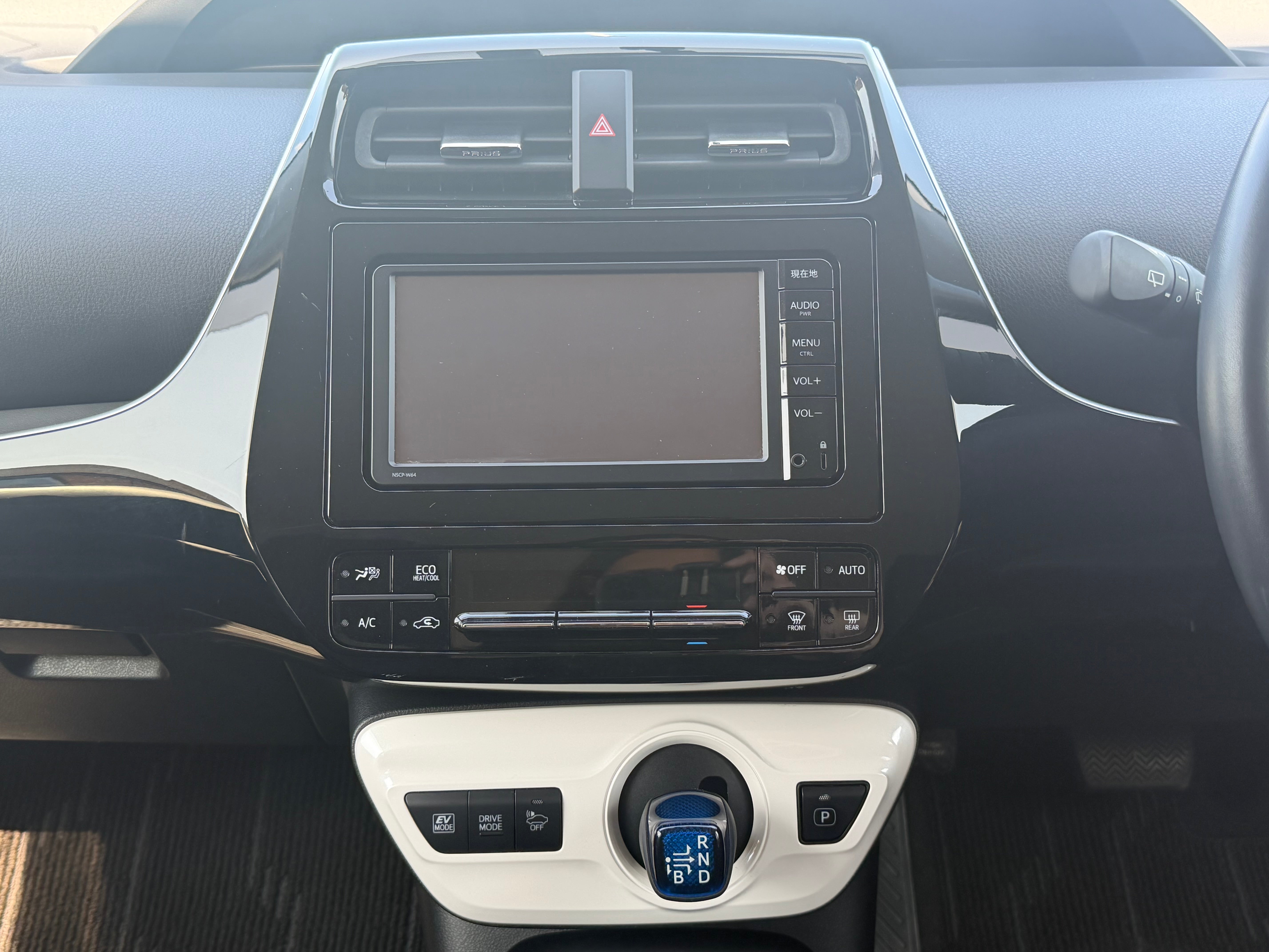 TOYOTA PRIUS - 1 Owner. Push Start. Reverse Camera