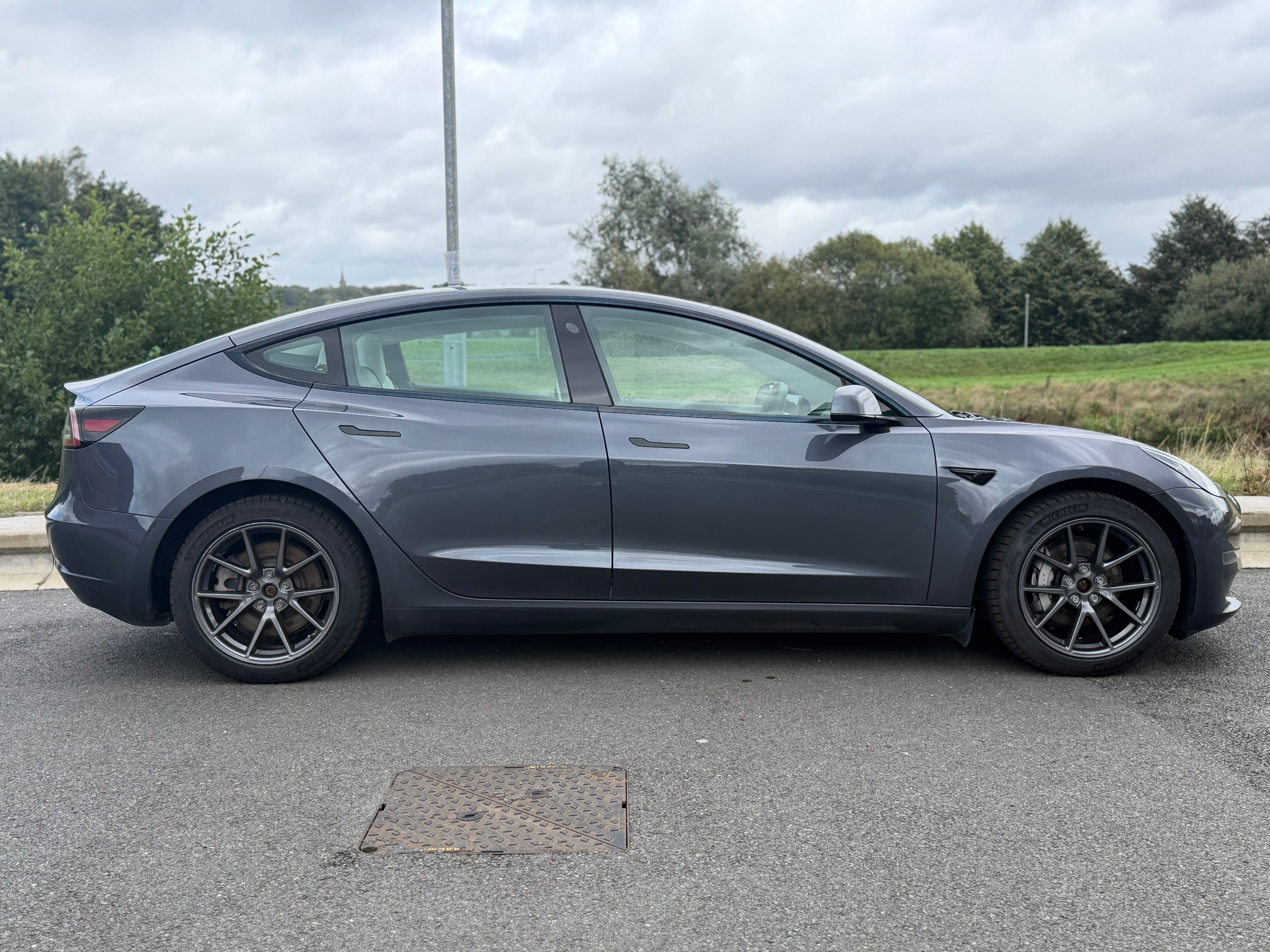 Tesla Model 3 (Dual Motor) Long Range Auto 4WDE 4dr -