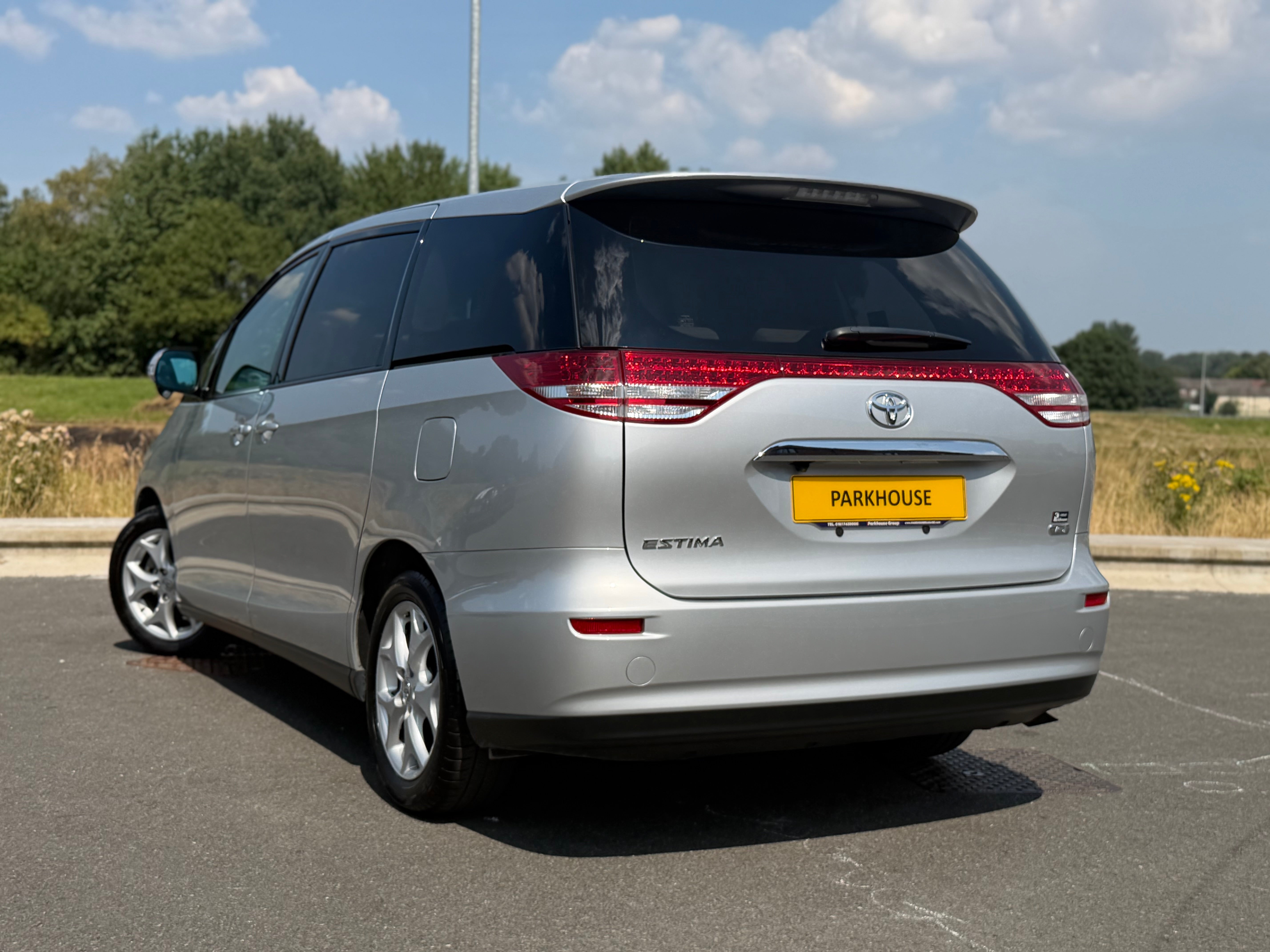 TOYOTA ESTIMA - Cruise Control. Reverse Camera. Push Start