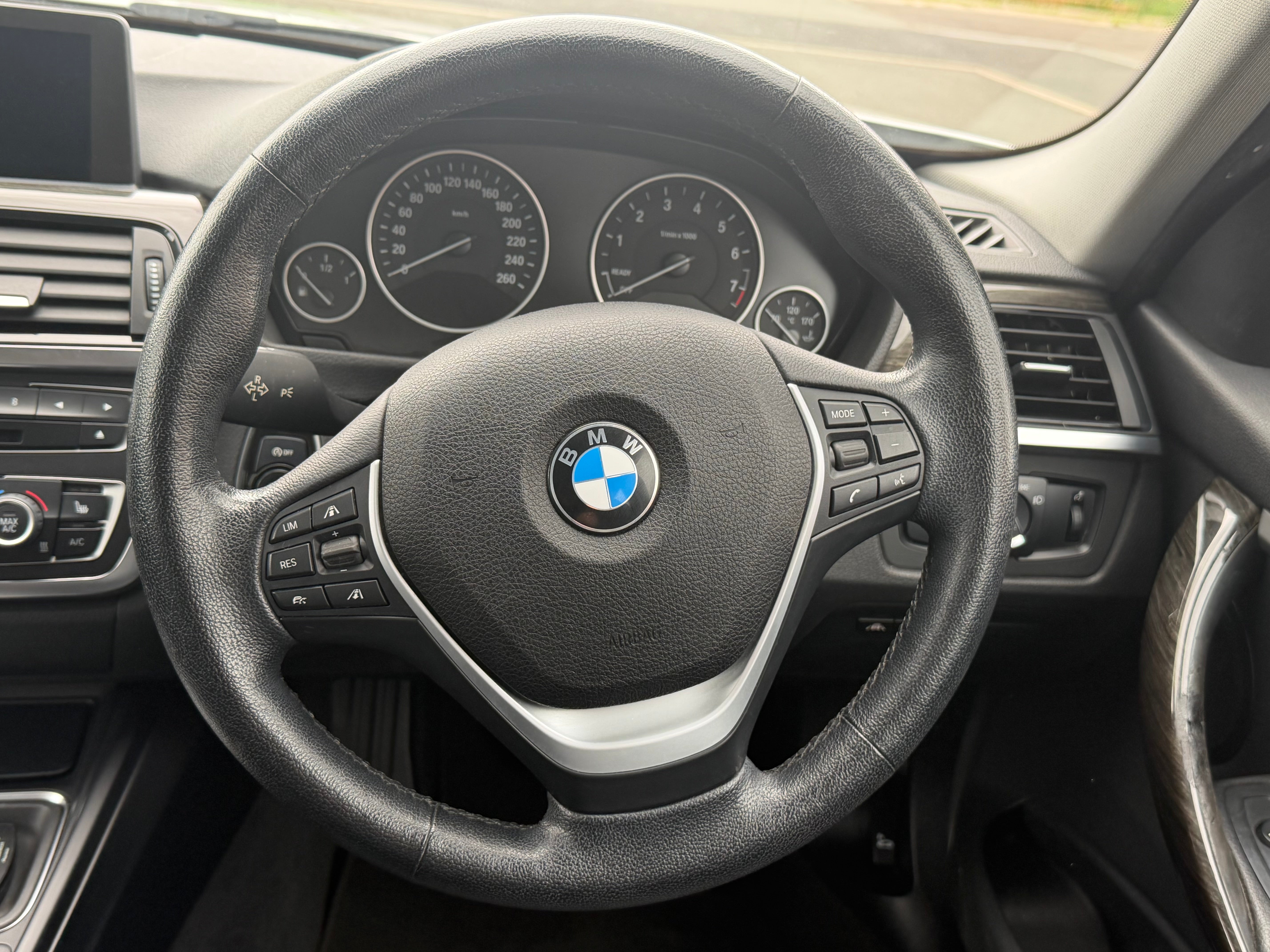 BMW 3 SERIES ESTATE - 1 Owner . Heated Seats . Electric Boot