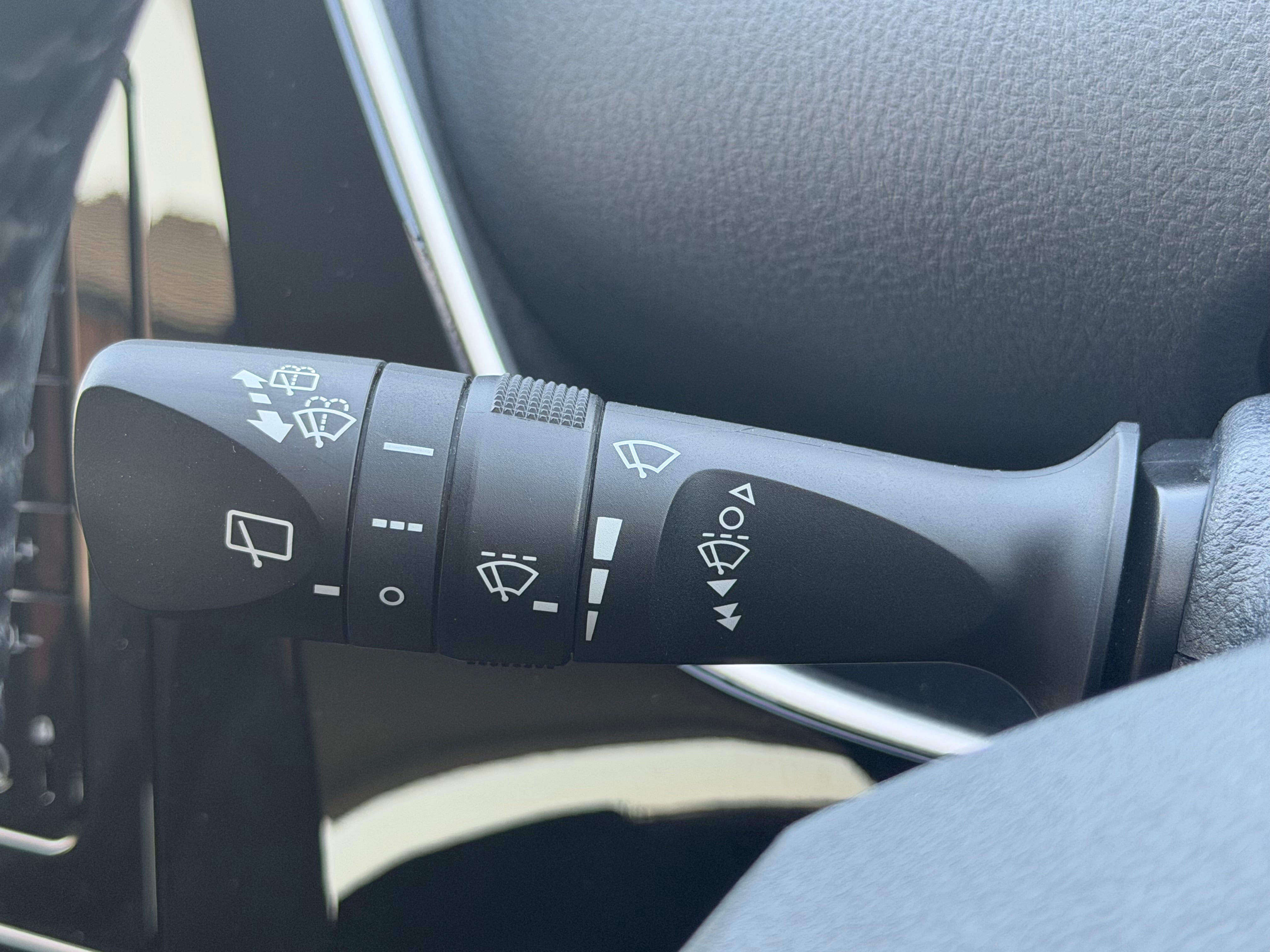 TOYOTA PRIUS - 1 Owner. Push Start. Reverse Camera