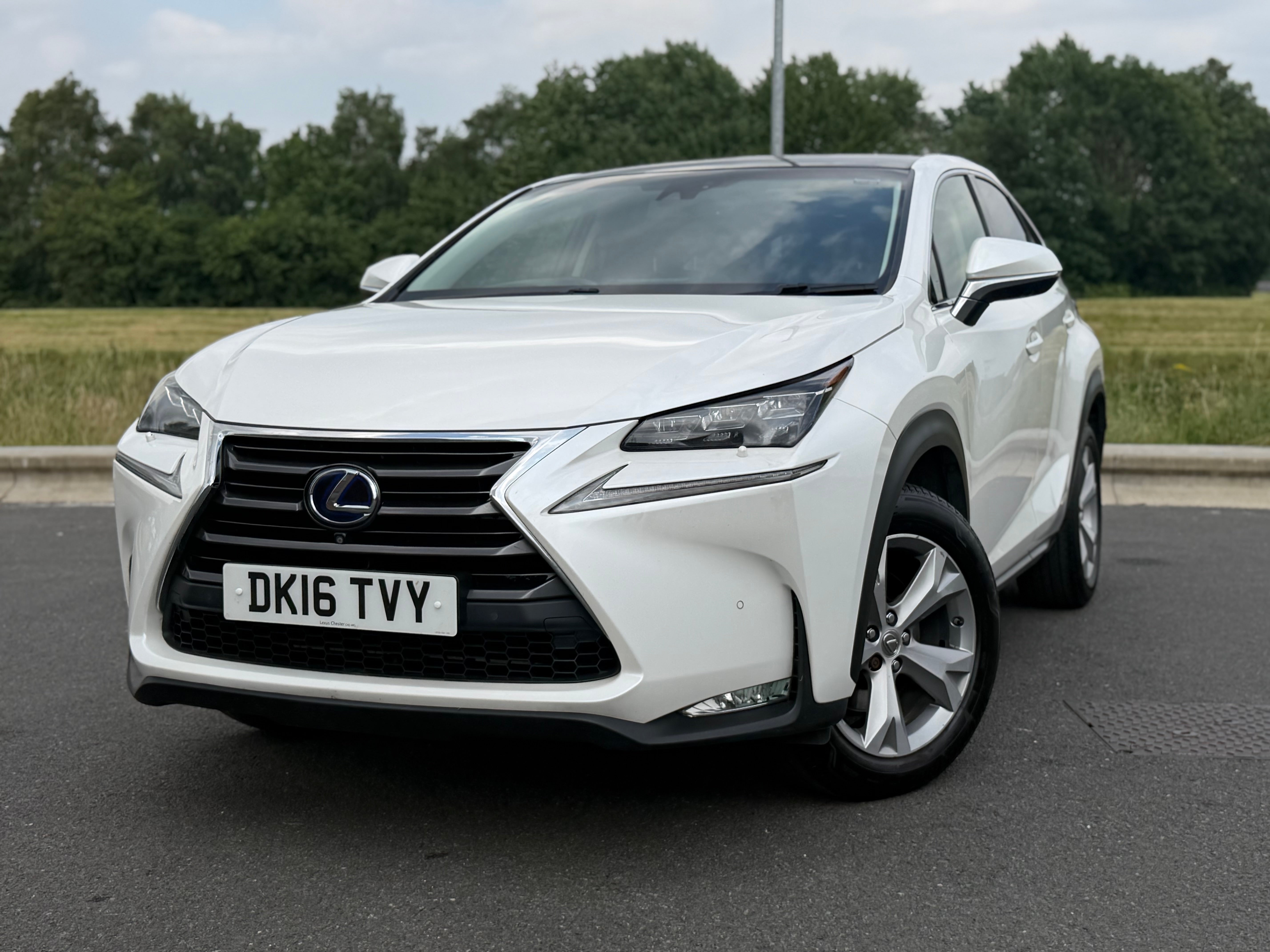 LEXUS NX 2.5 300h PREMIER E-CVT 4WD EURO 6 - Top Spec. Sunroof. Full Service History