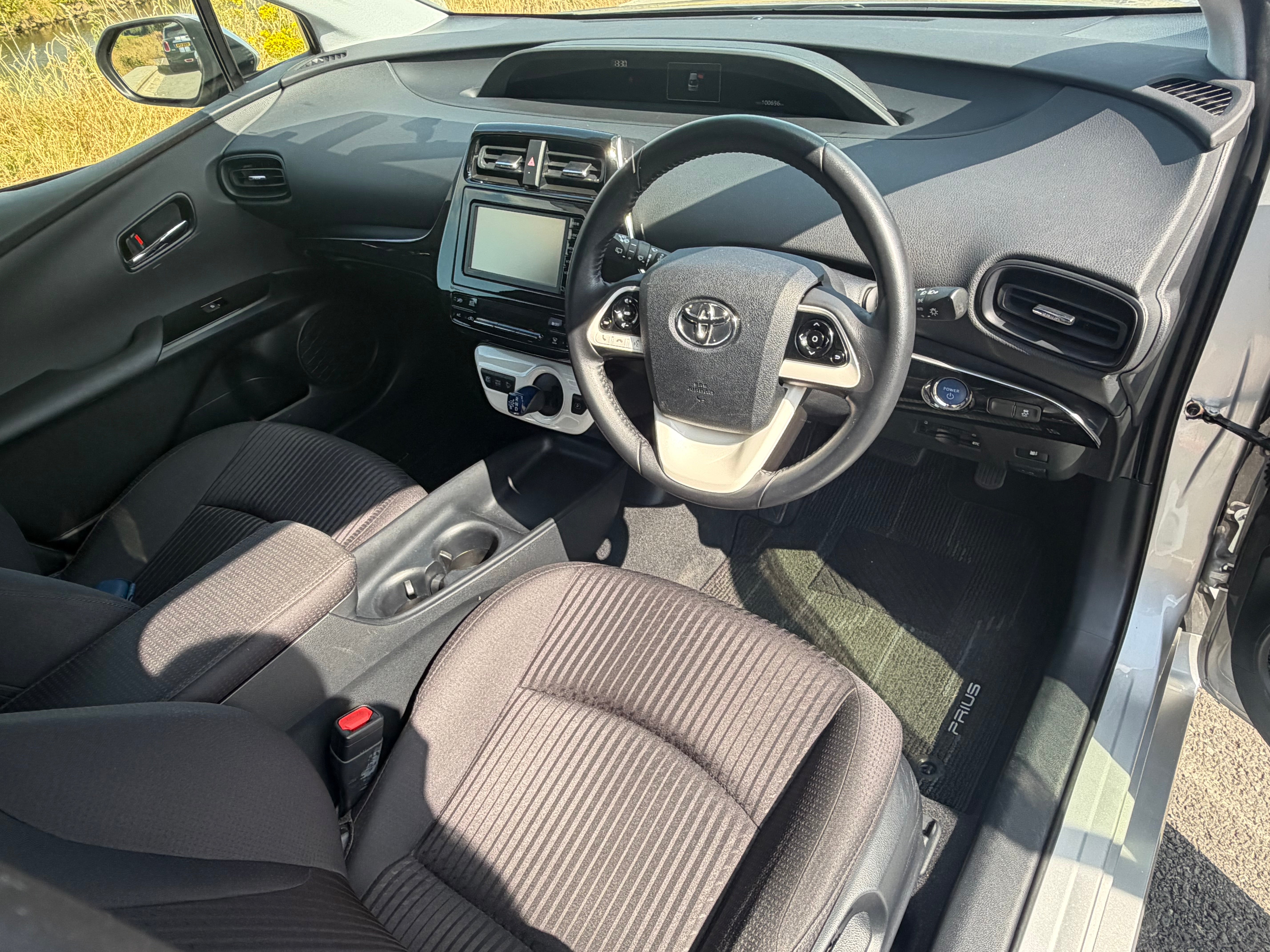 TOYOTA PRIUS - 1 Owner. Push Start. Reverse Camera
