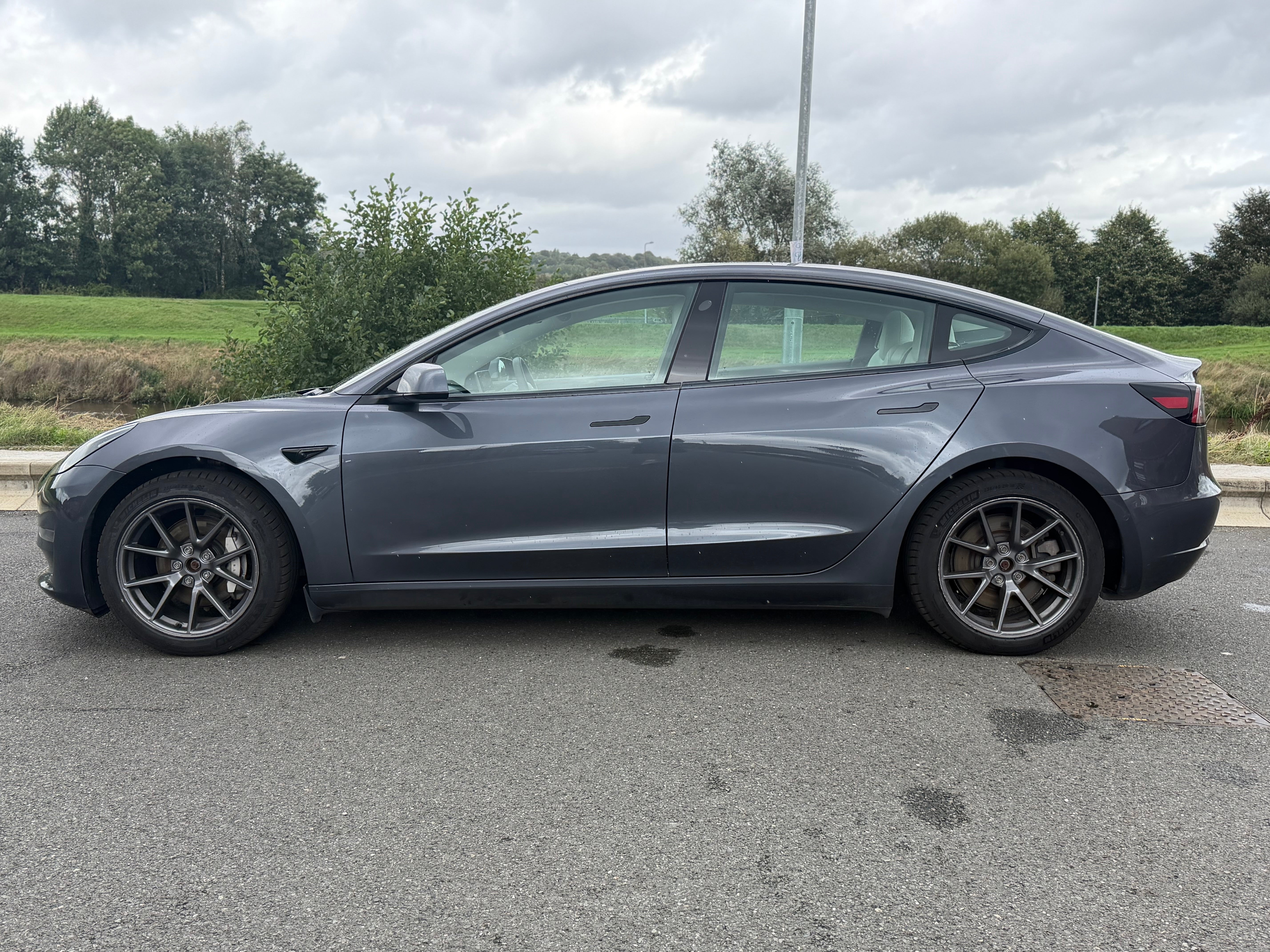 Tesla Model 3 (Dual Motor) Long Range Auto 4WDE 4dr -