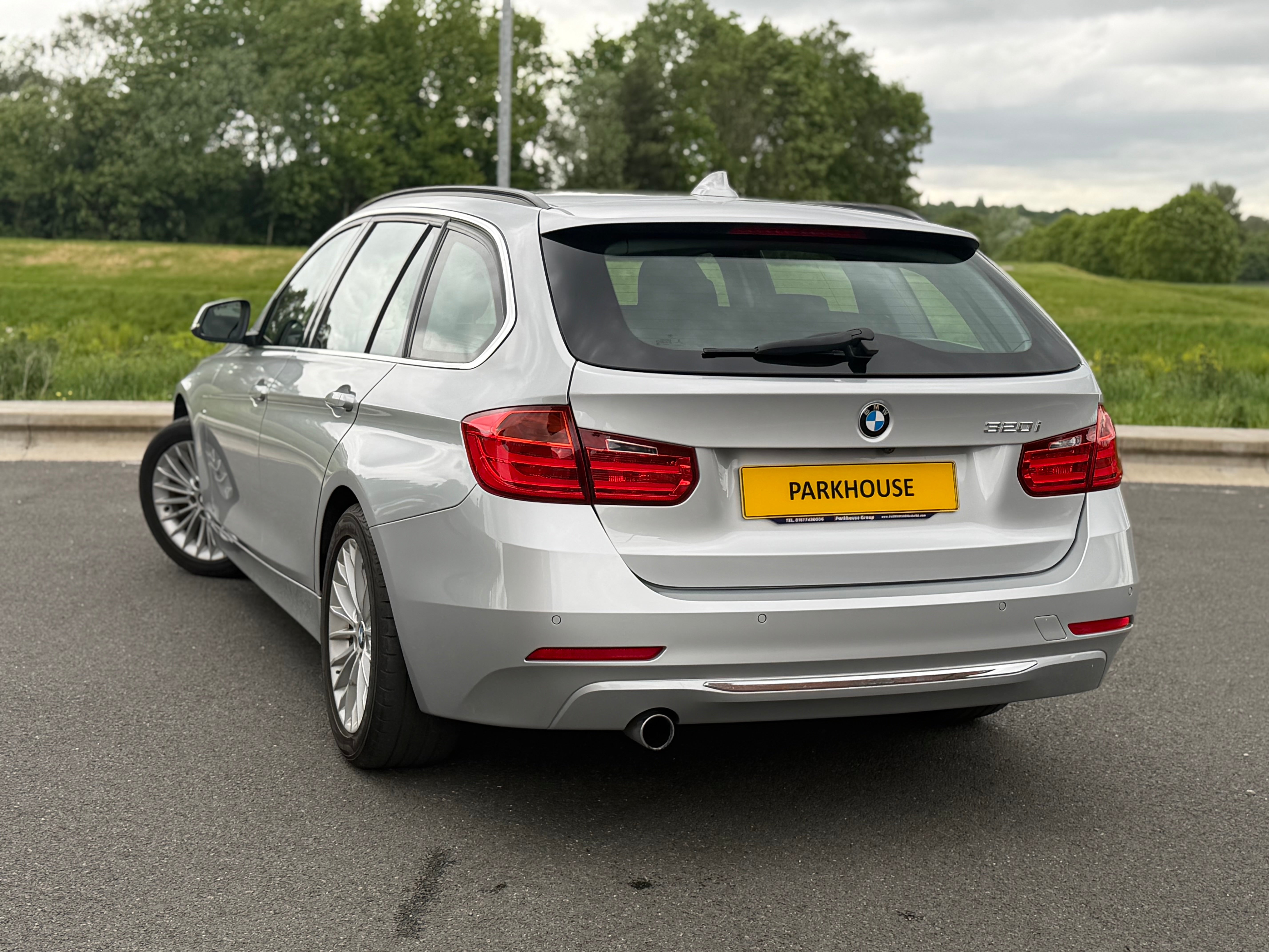 BMW 3 SERIES ESTATE - 1 Owner . Heated Seats . Electric Boot