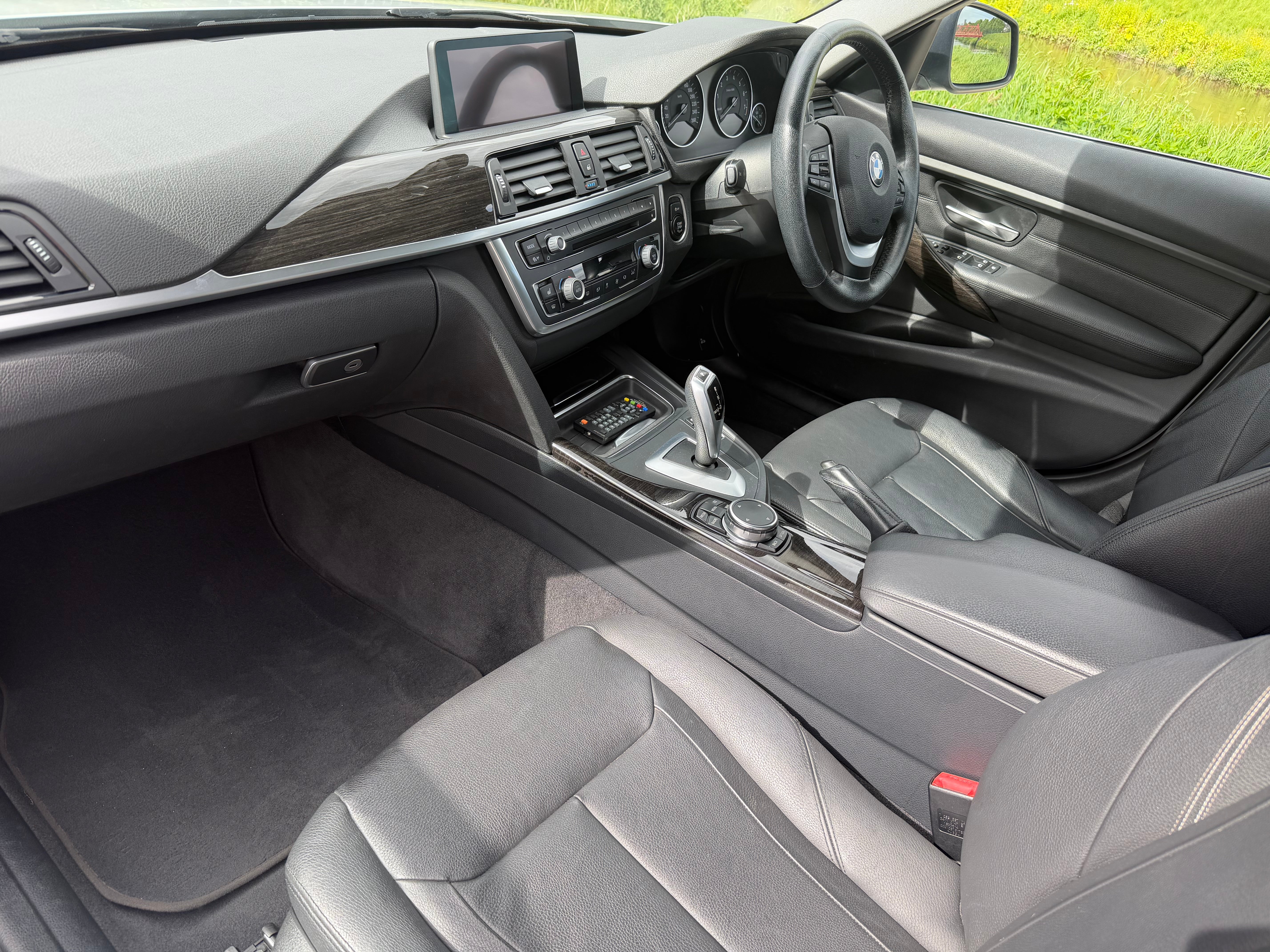 BMW 3 SERIES ESTATE - 1 Owner . Heated Seats . Electric Boot