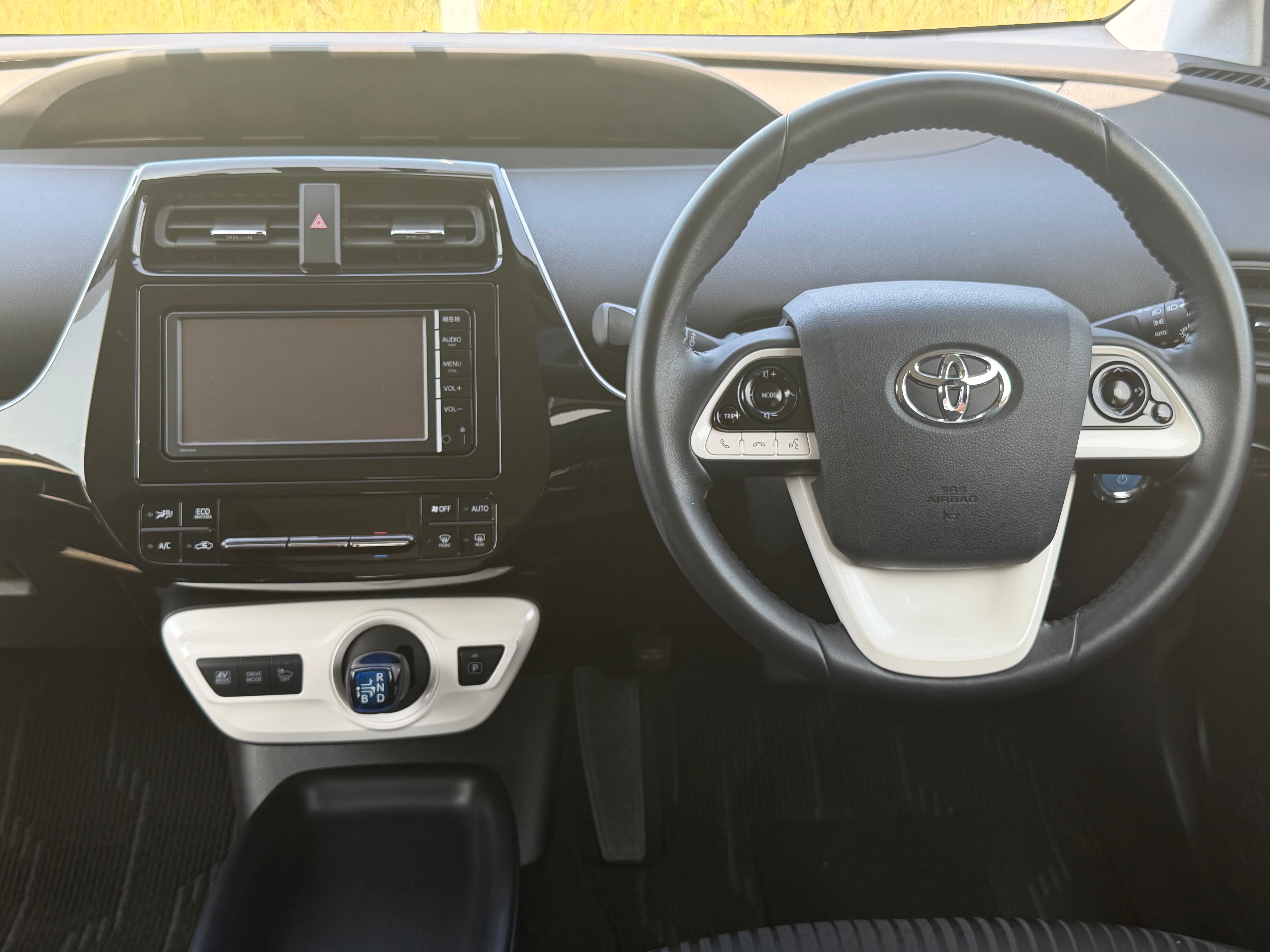 TOYOTA PRIUS - 1 Owner. Push Start. Reverse Camera