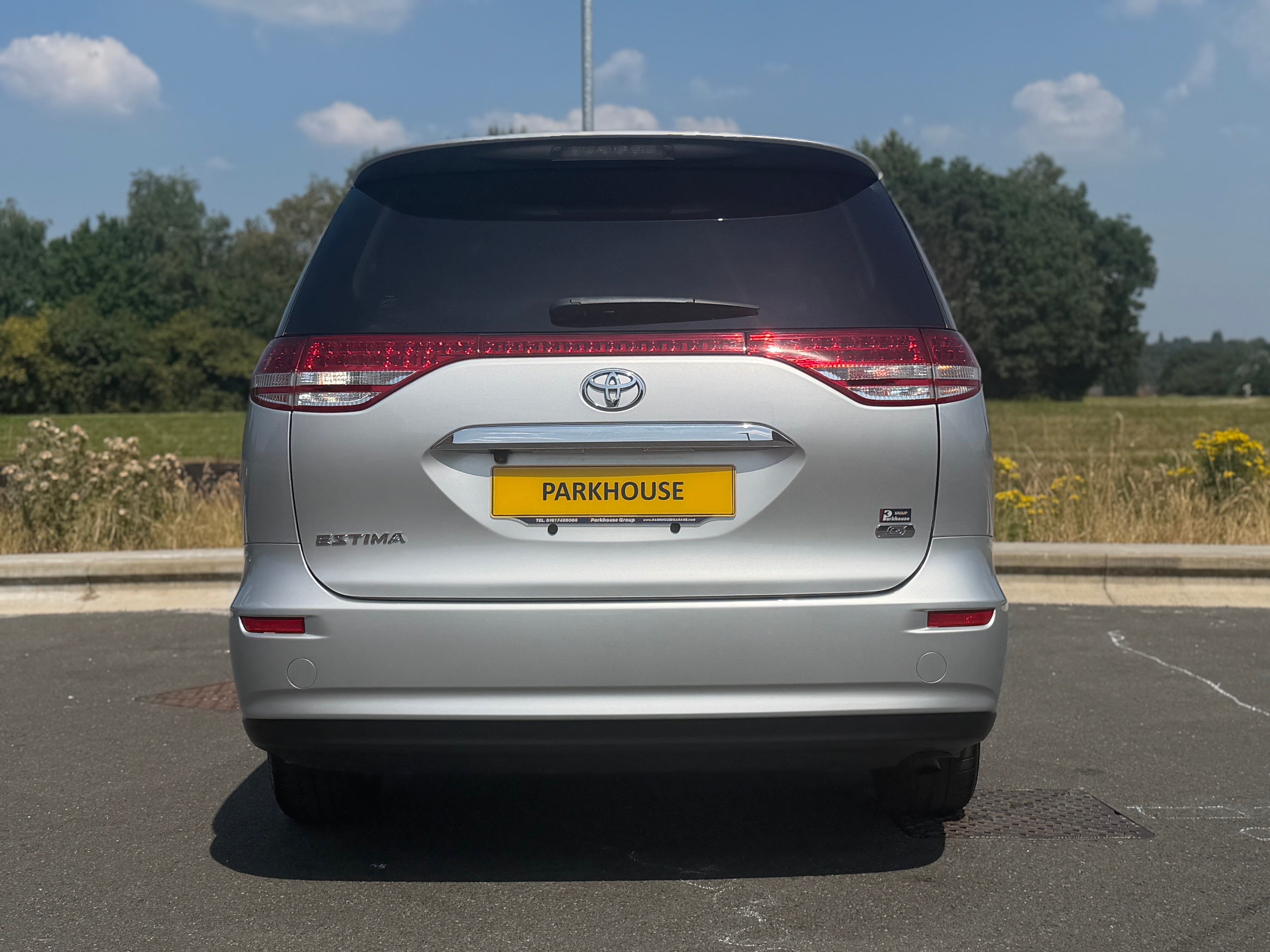 TOYOTA ESTIMA - Cruise Control. Reverse Camera. Push Start