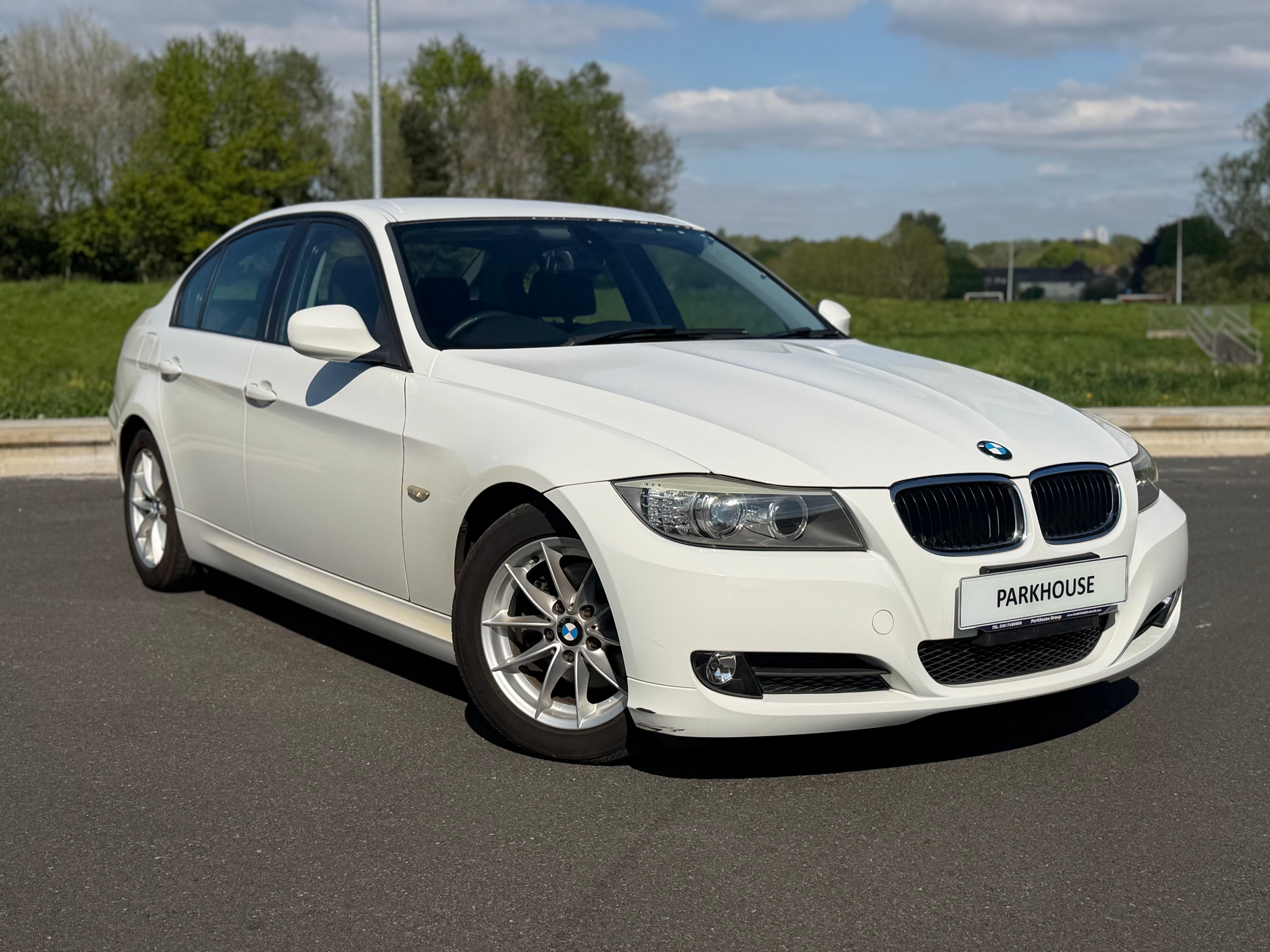 BMW 3 SERIES - Low Miles. 1 Owner. Reverse Camera