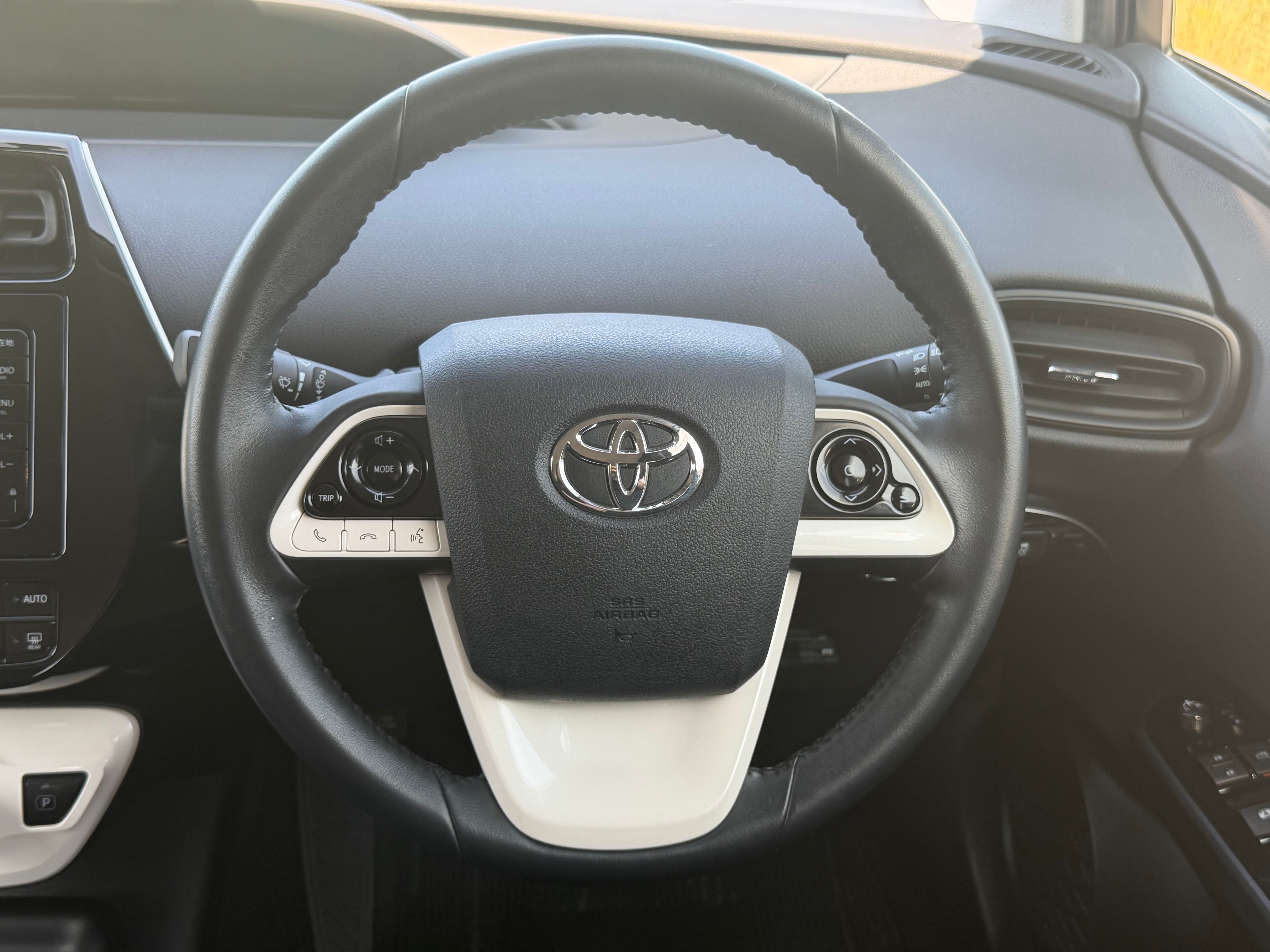 TOYOTA PRIUS - 1 Owner. Push Start. Reverse Camera