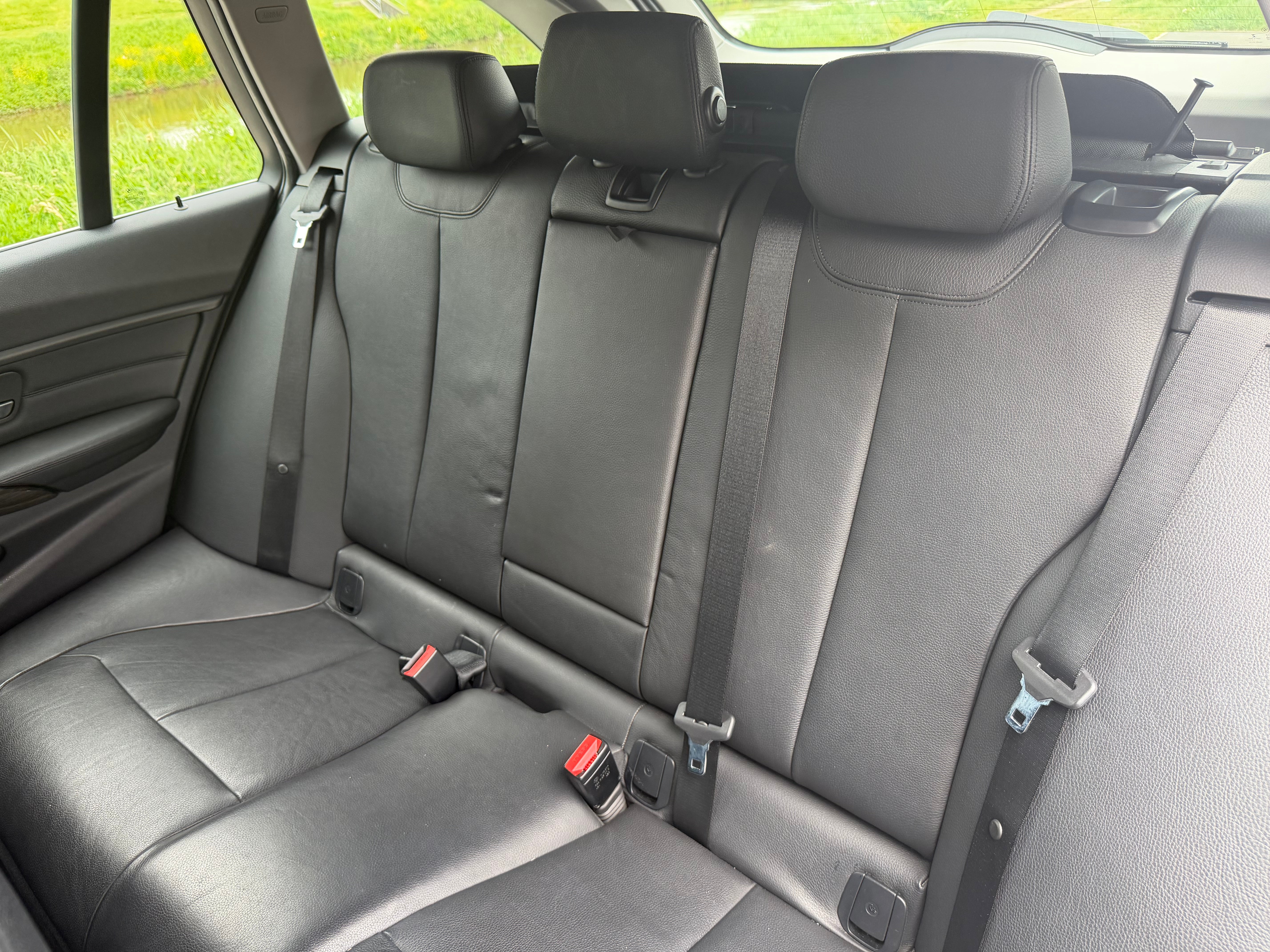BMW 3 SERIES ESTATE - 1 Owner . Heated Seats . Electric Boot