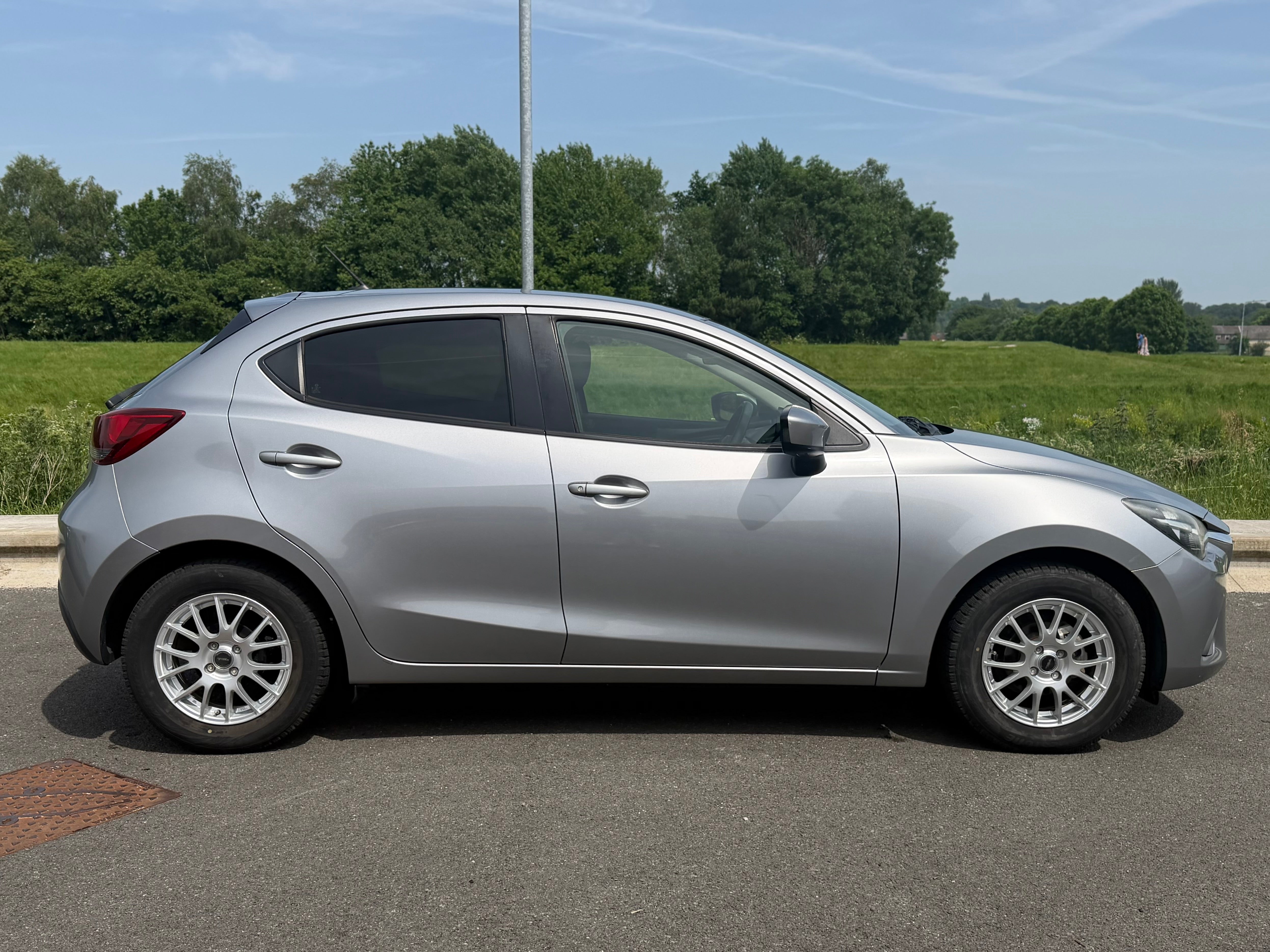 MAZDA 2 - Low Miles. Push Start. Dash Camera