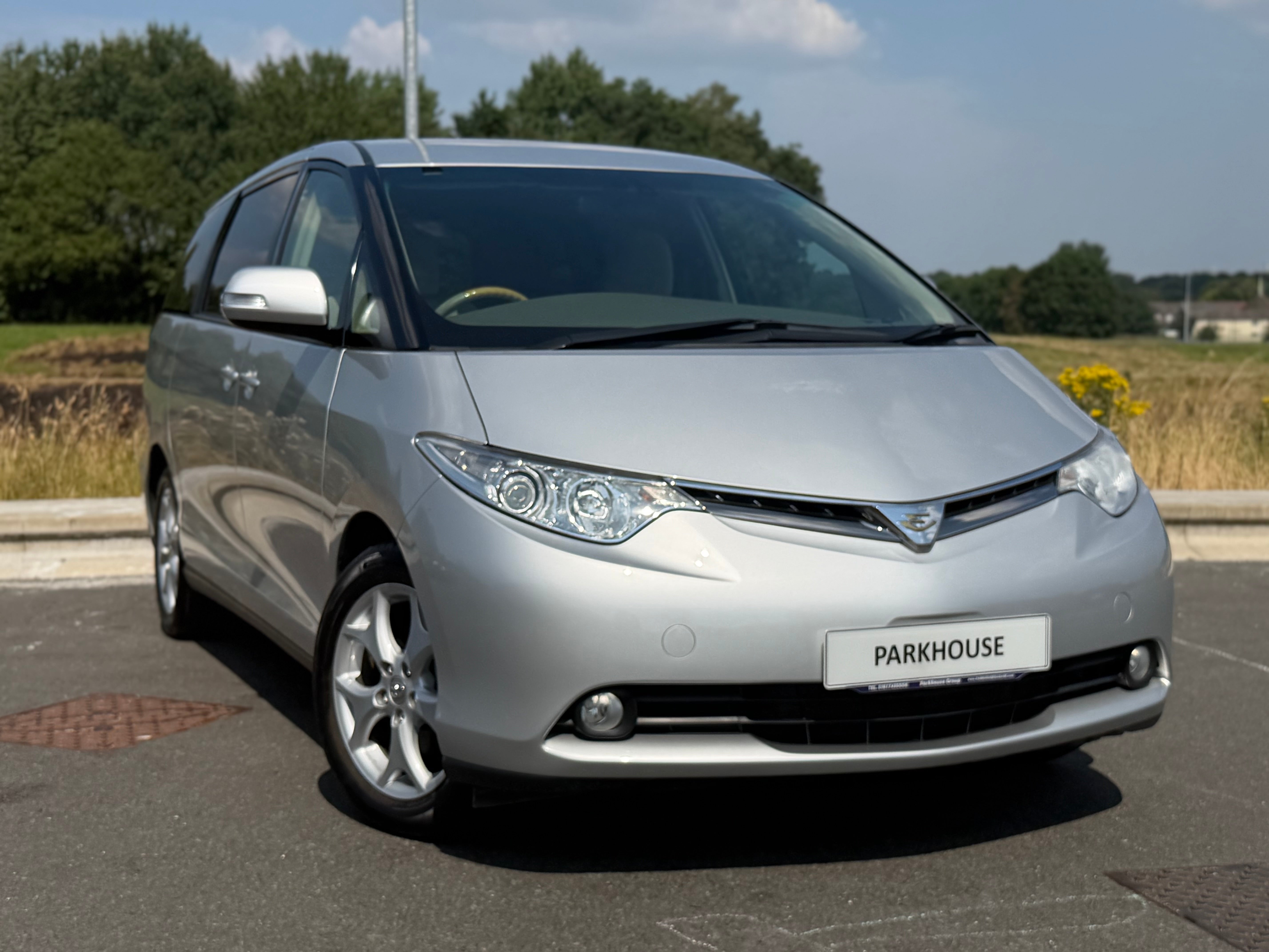 TOYOTA ESTIMA - Cruise Control. Reverse Camera. Push Start