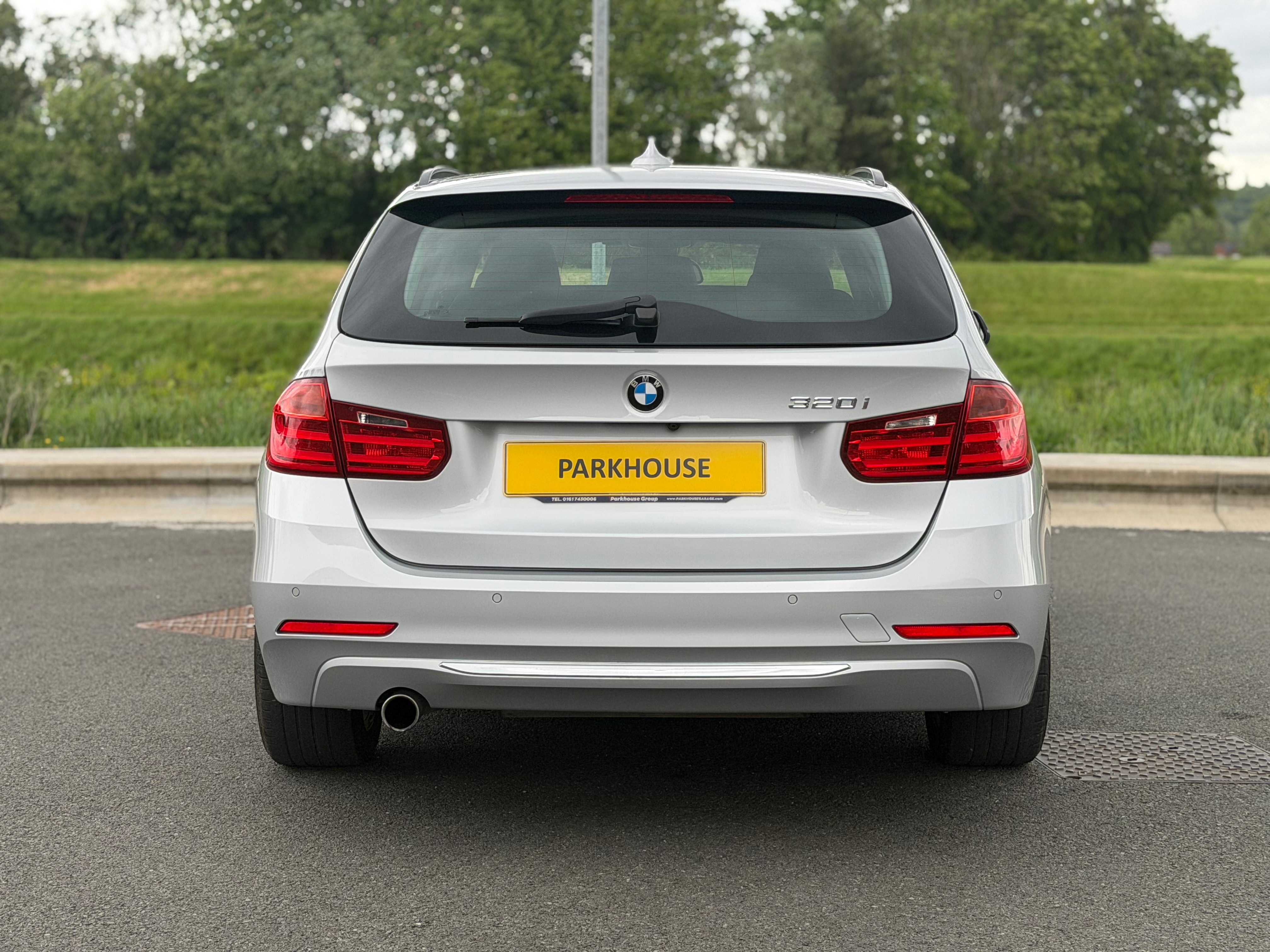 BMW 3 SERIES ESTATE - 1 Owner . Heated Seats . Electric Boot