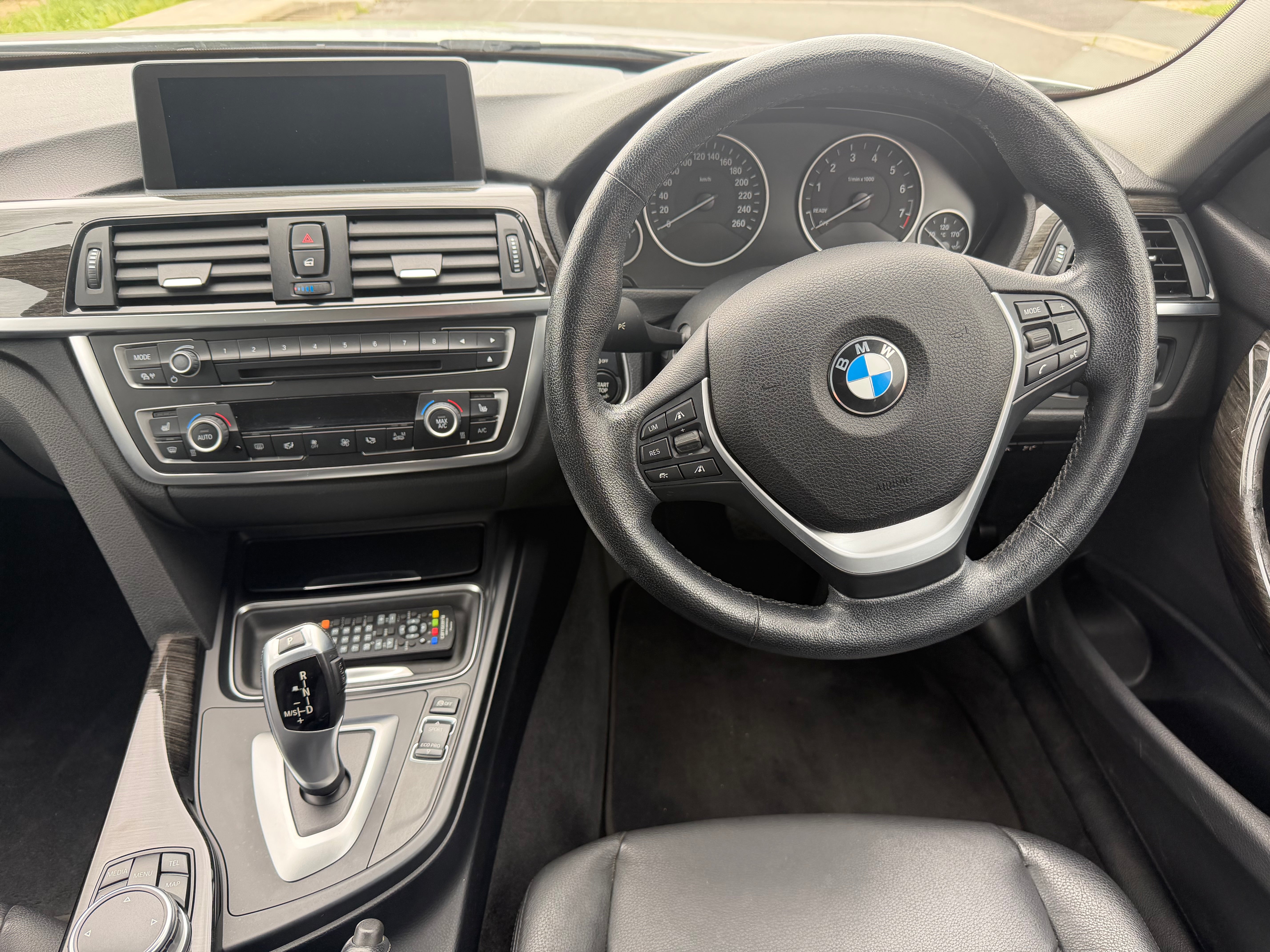 BMW 3 SERIES ESTATE - 1 Owner . Heated Seats . Electric Boot