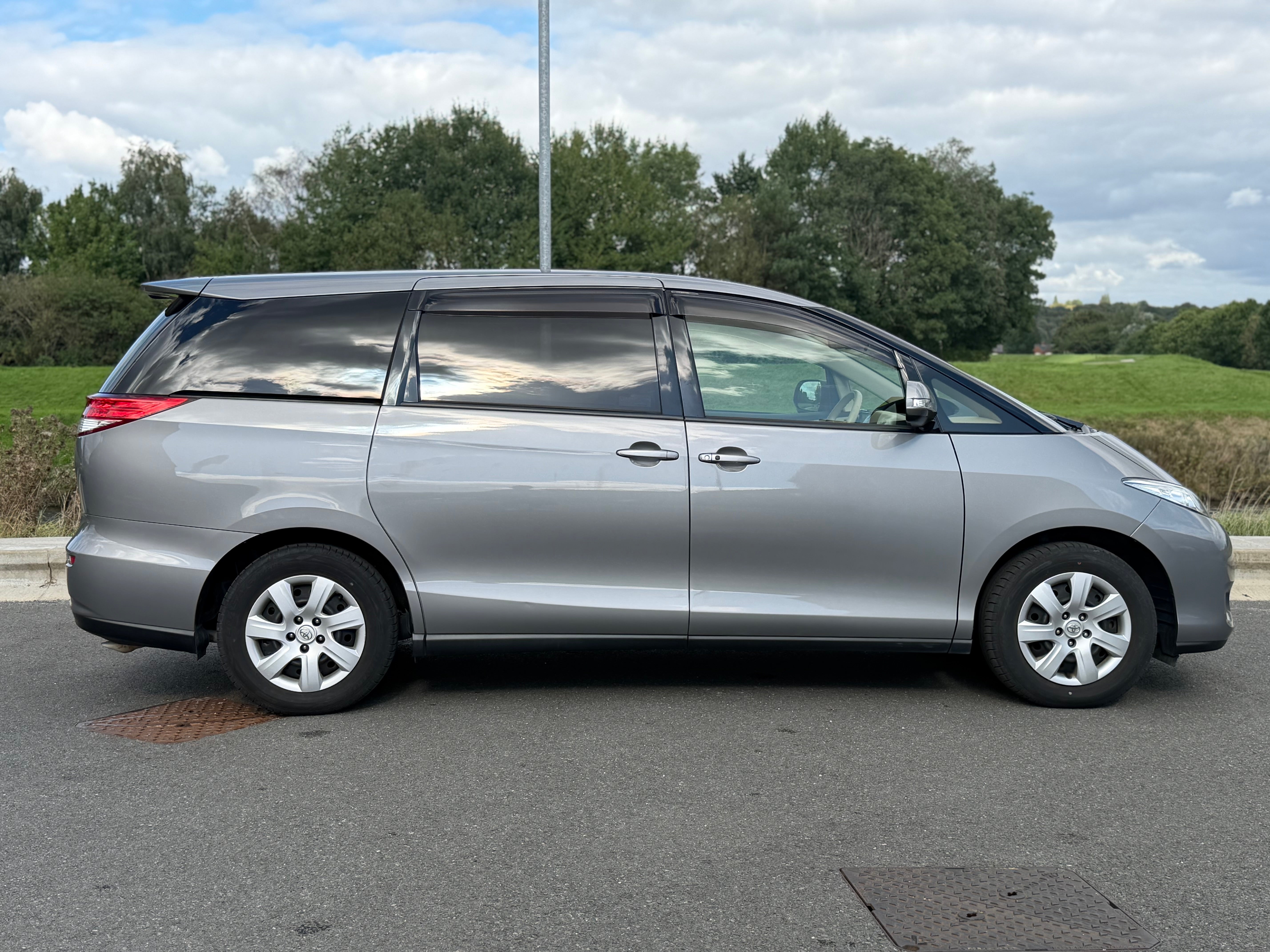 TOYOTA ESTIMA - 1 Owner. Low Miles. Excellent Condition