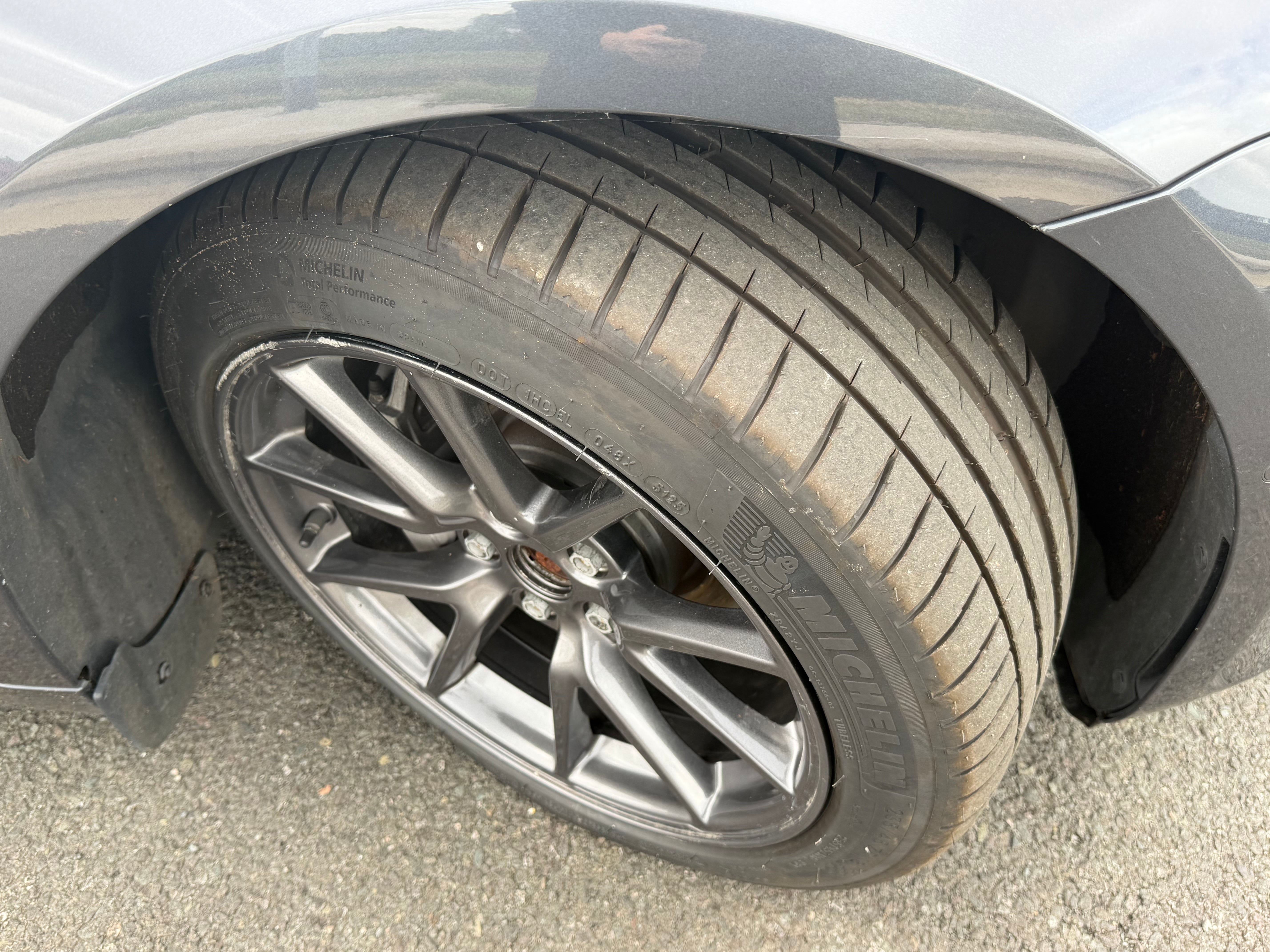 Tesla Model 3 (Dual Motor) Long Range Auto 4WDE 4dr -