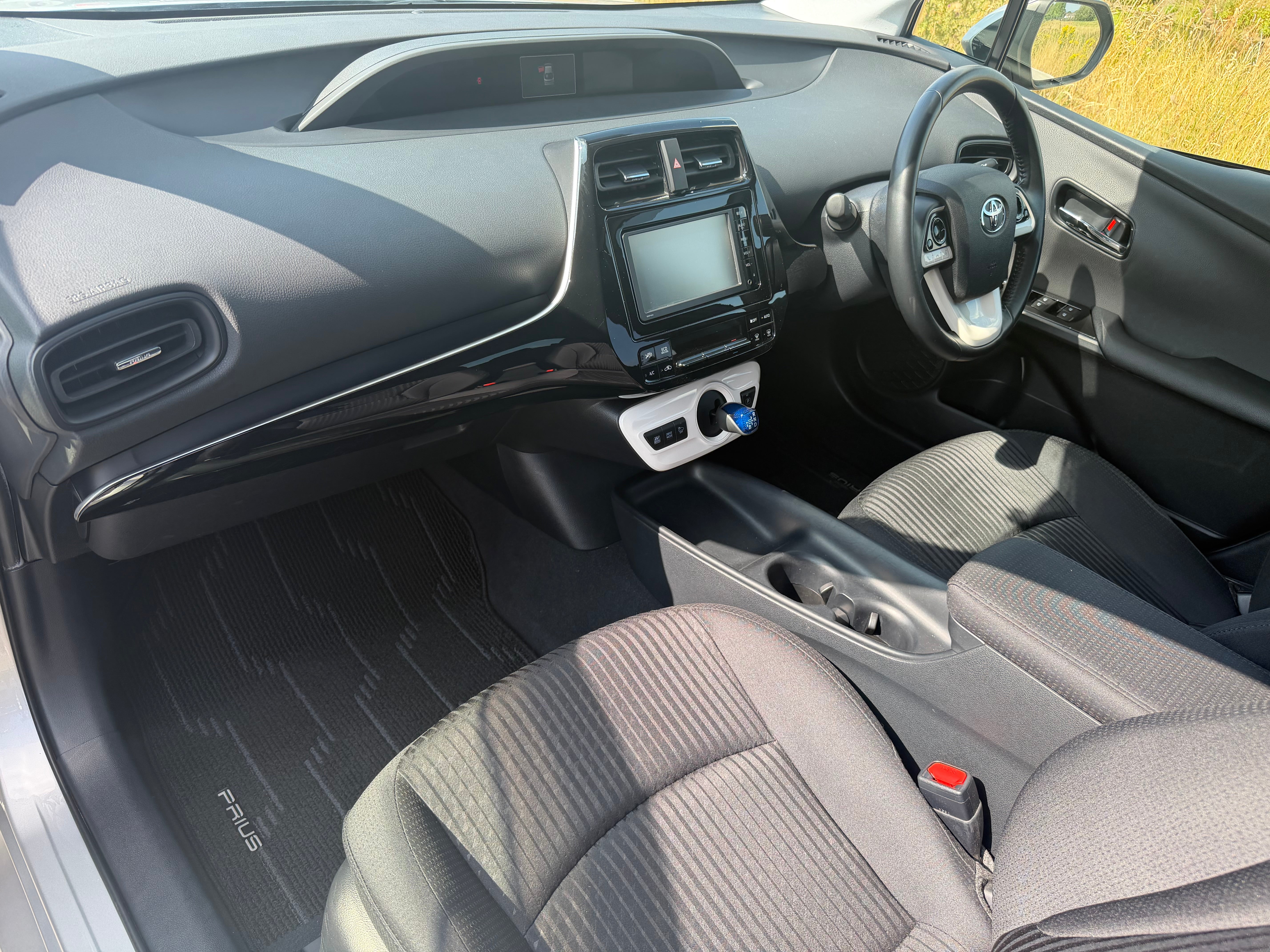 TOYOTA PRIUS - 1 Owner. Push Start. Reverse Camera