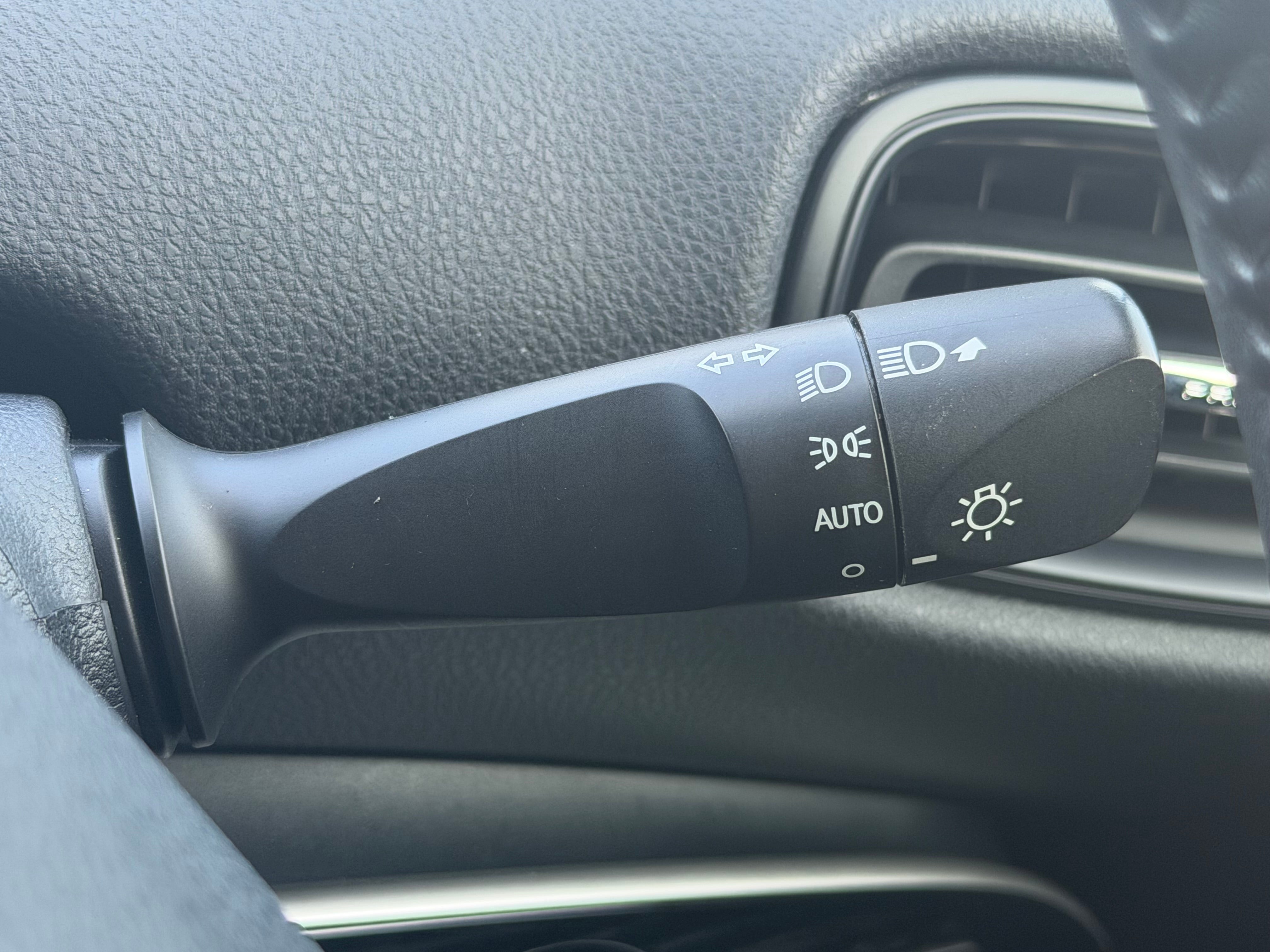 TOYOTA PRIUS - 1 Owner. Push Start. Reverse Camera