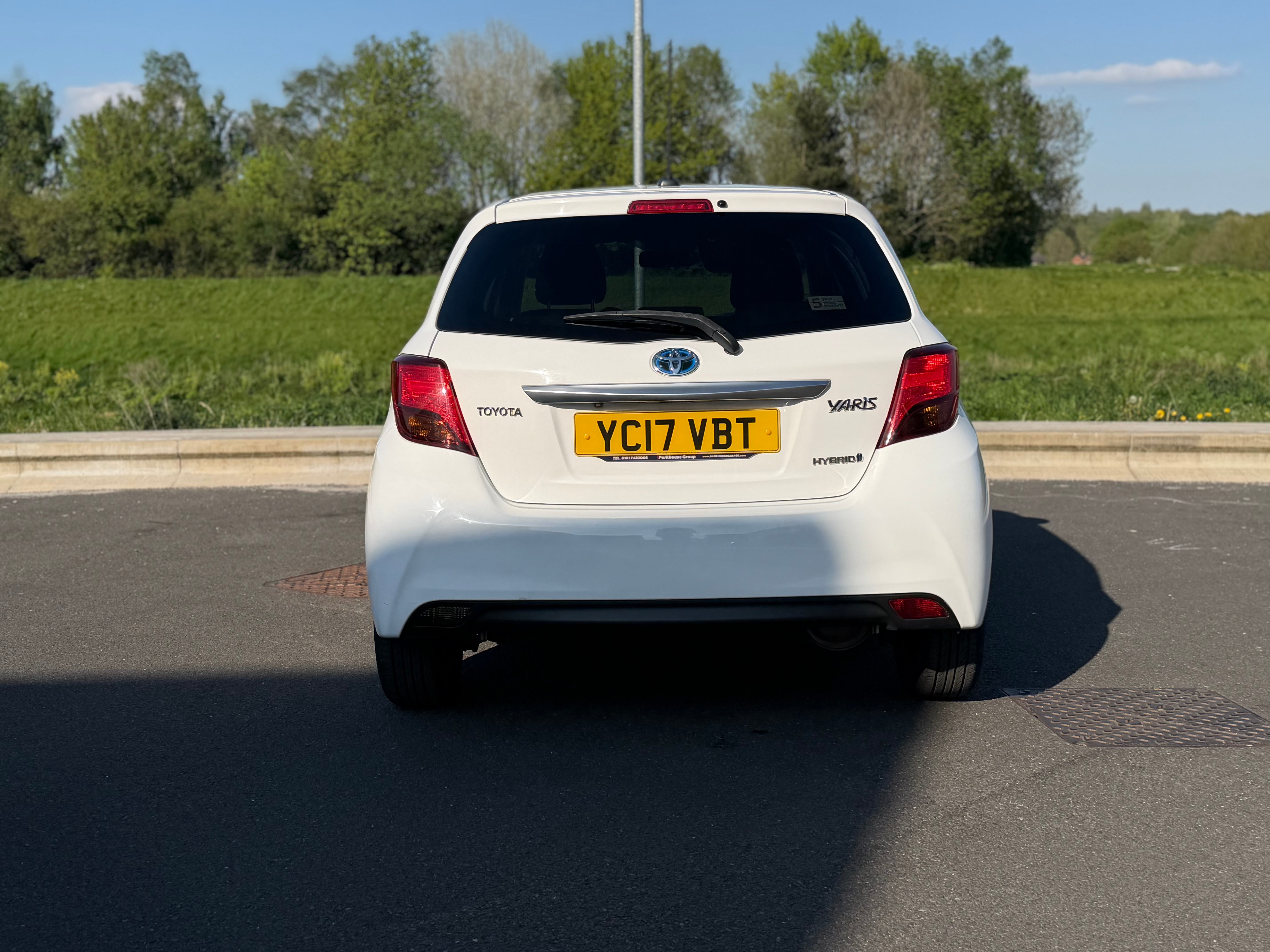 TOYOTA YARIS VVT-H ICON E-CVT - Low Miles. Hybrid. Superb Condition