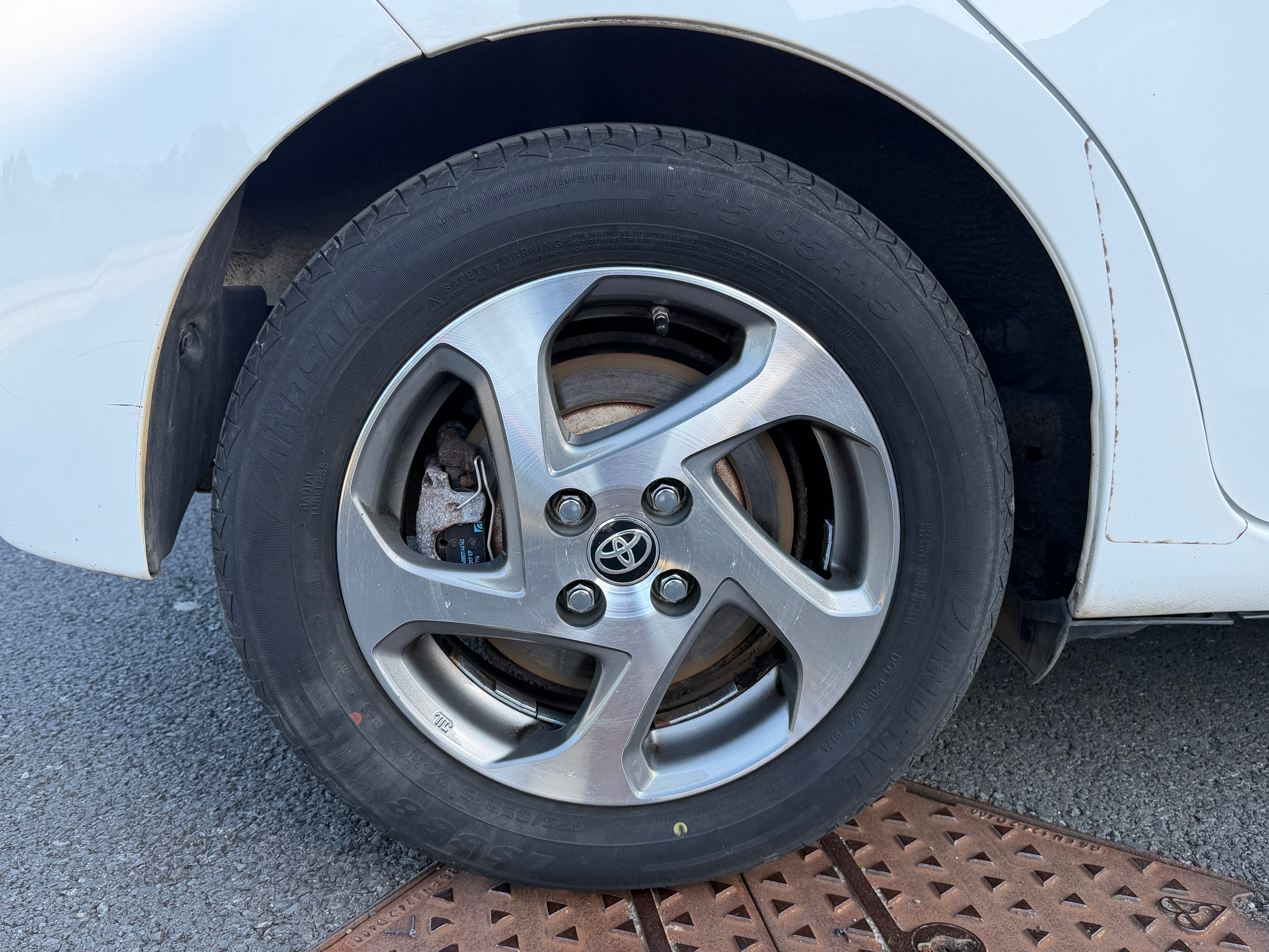 TOYOTA YARIS VVT-H ICON E-CVT - Low Miles. Hybrid. Superb Condition