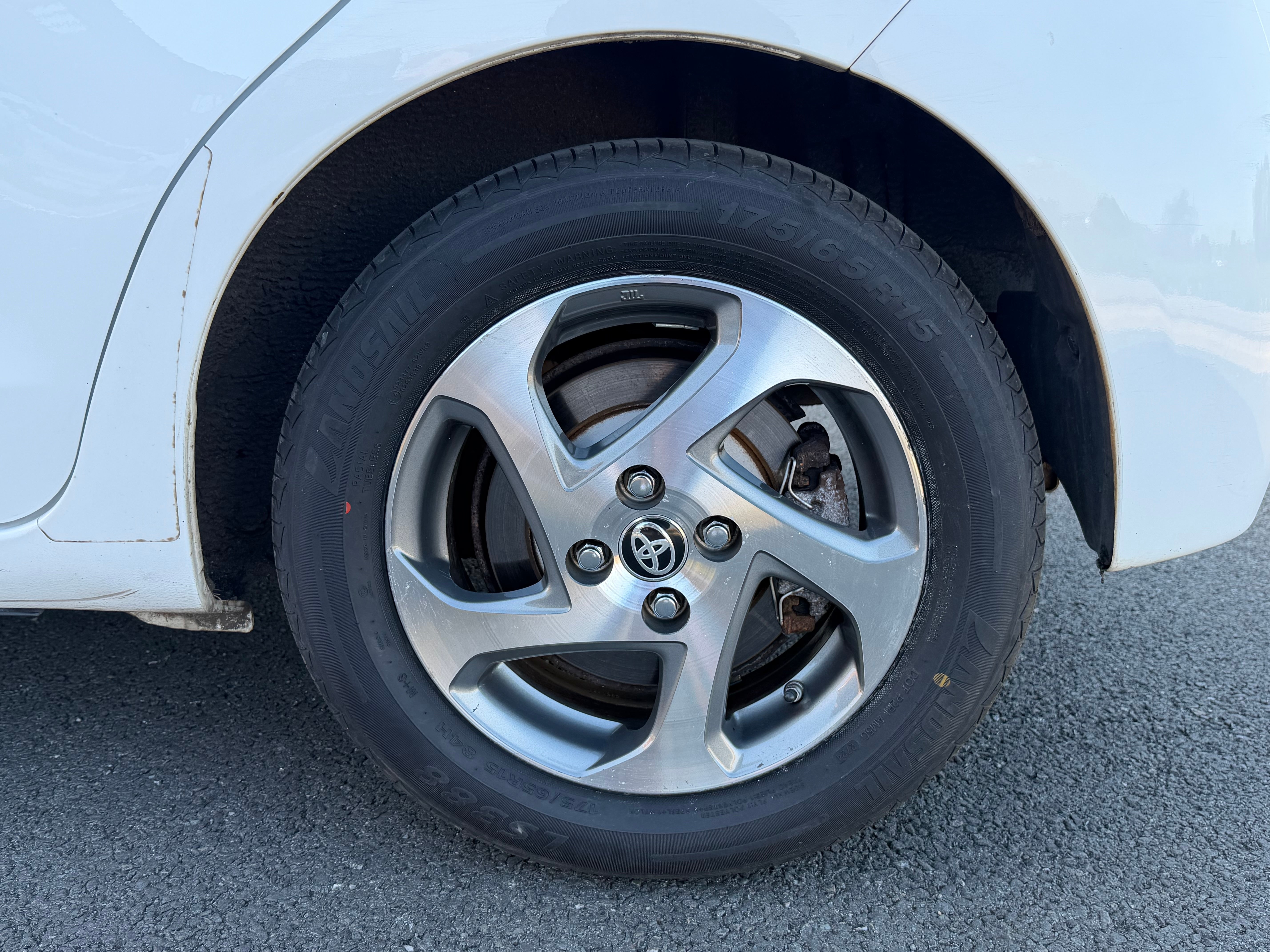 TOYOTA YARIS VVT-H ICON E-CVT - Low Miles. Hybrid. Superb Condition