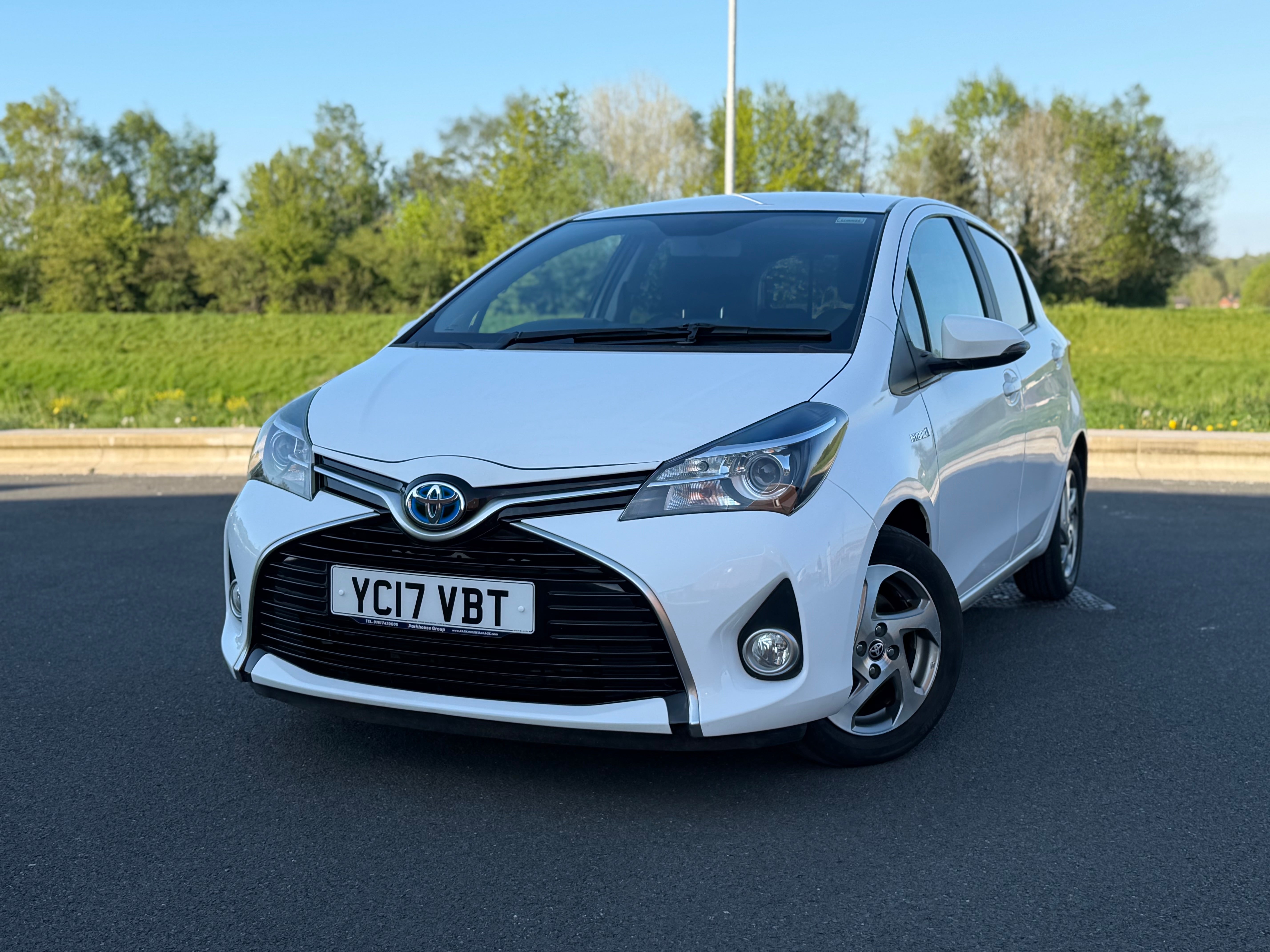 TOYOTA YARIS VVT-H ICON E-CVT - Low Miles. Hybrid. Superb Condition