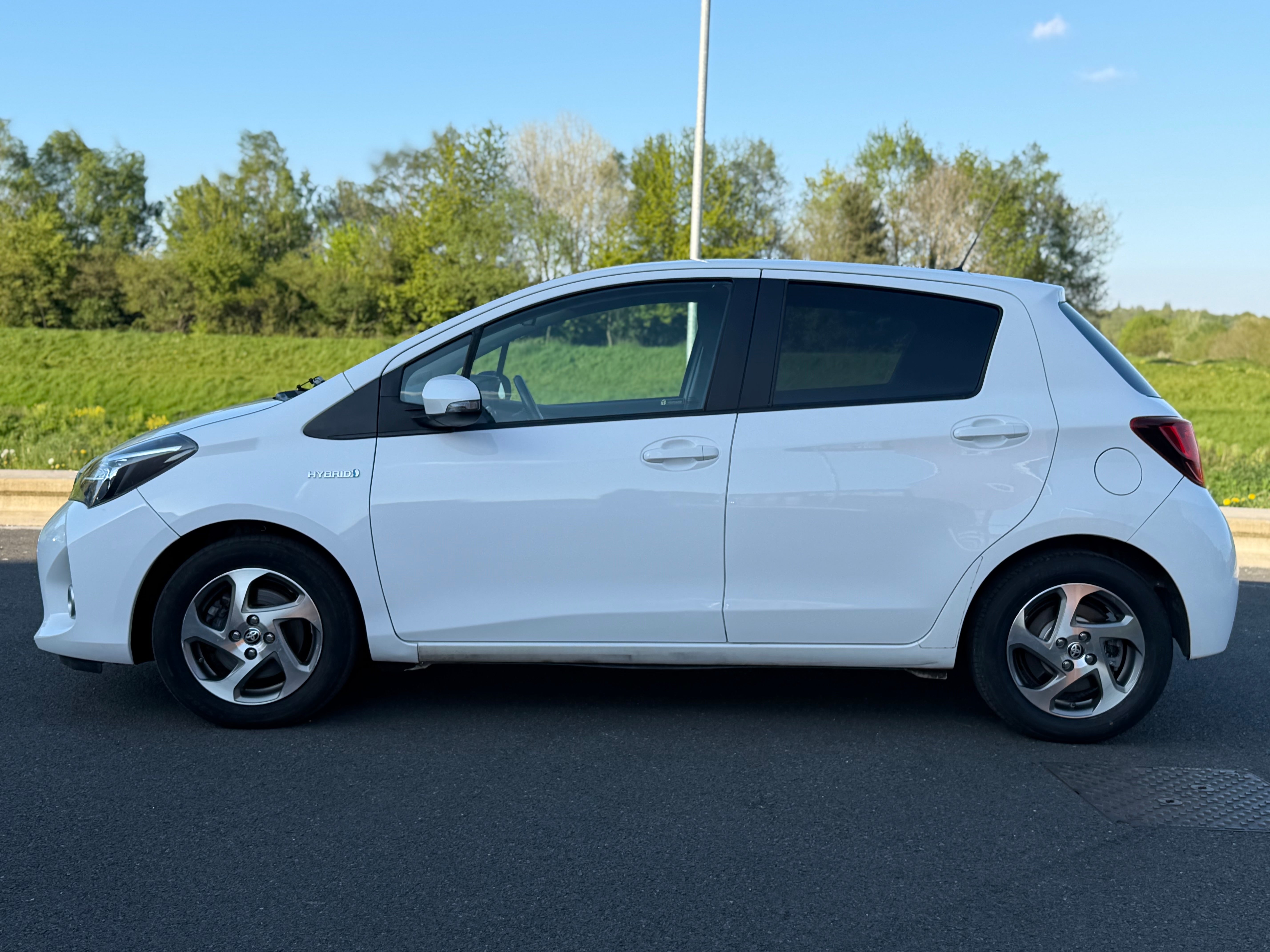 TOYOTA YARIS VVT-H ICON E-CVT - Low Miles. Hybrid. Superb Condition