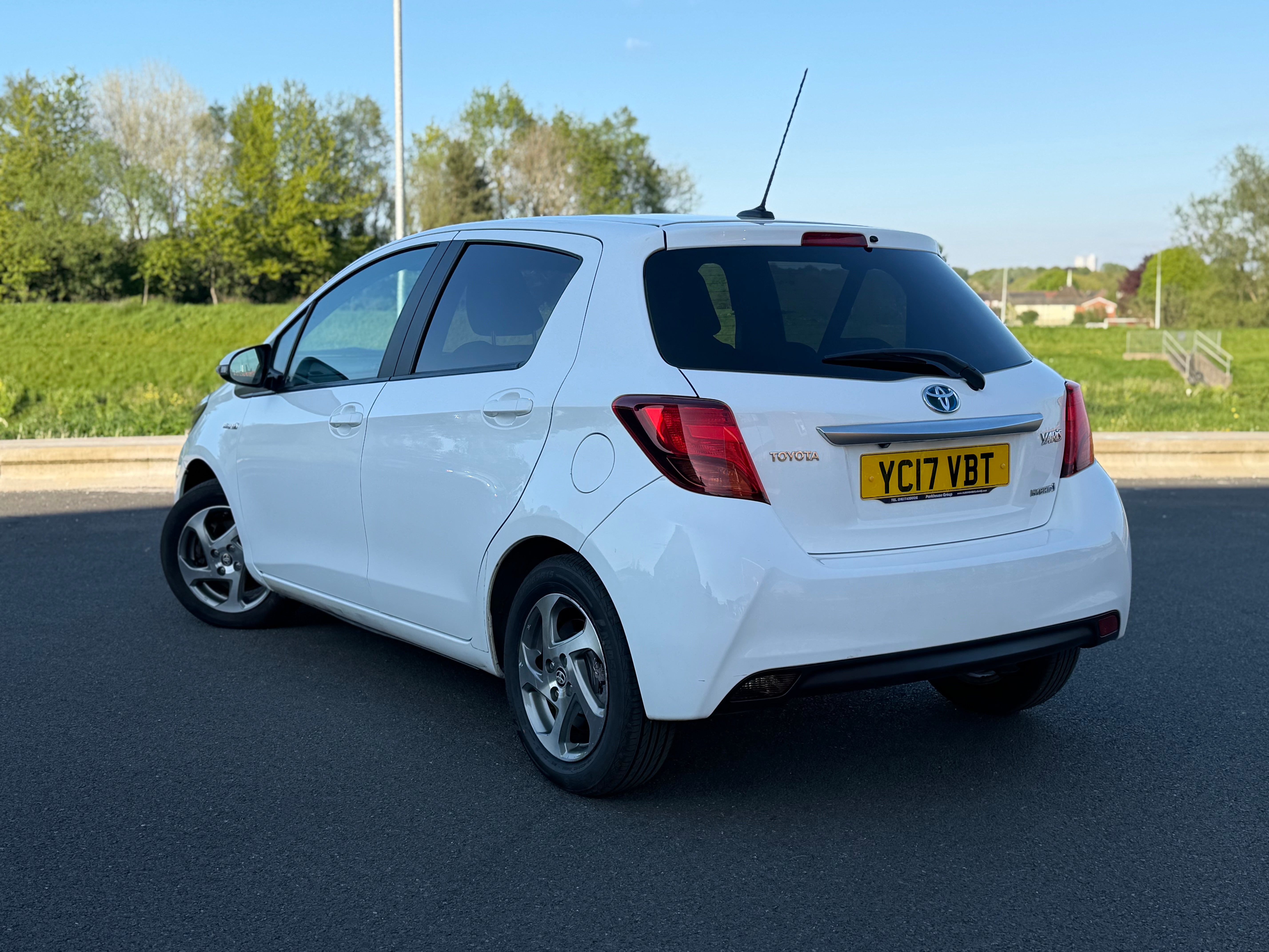 TOYOTA YARIS VVT-H ICON E-CVT - Low Miles. Hybrid. Superb Condition