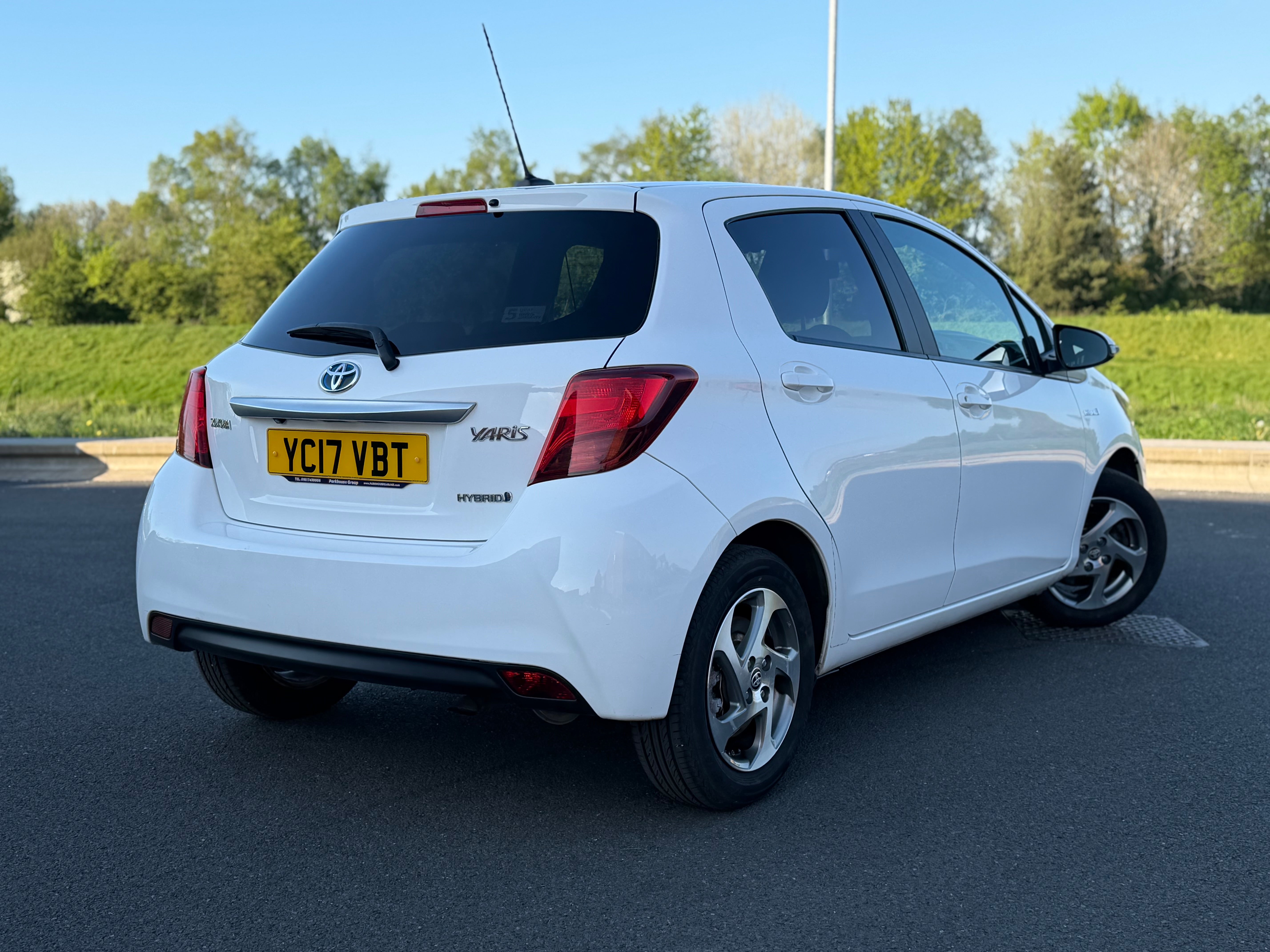 TOYOTA YARIS VVT-H ICON E-CVT - Low Miles. Hybrid. Superb Condition