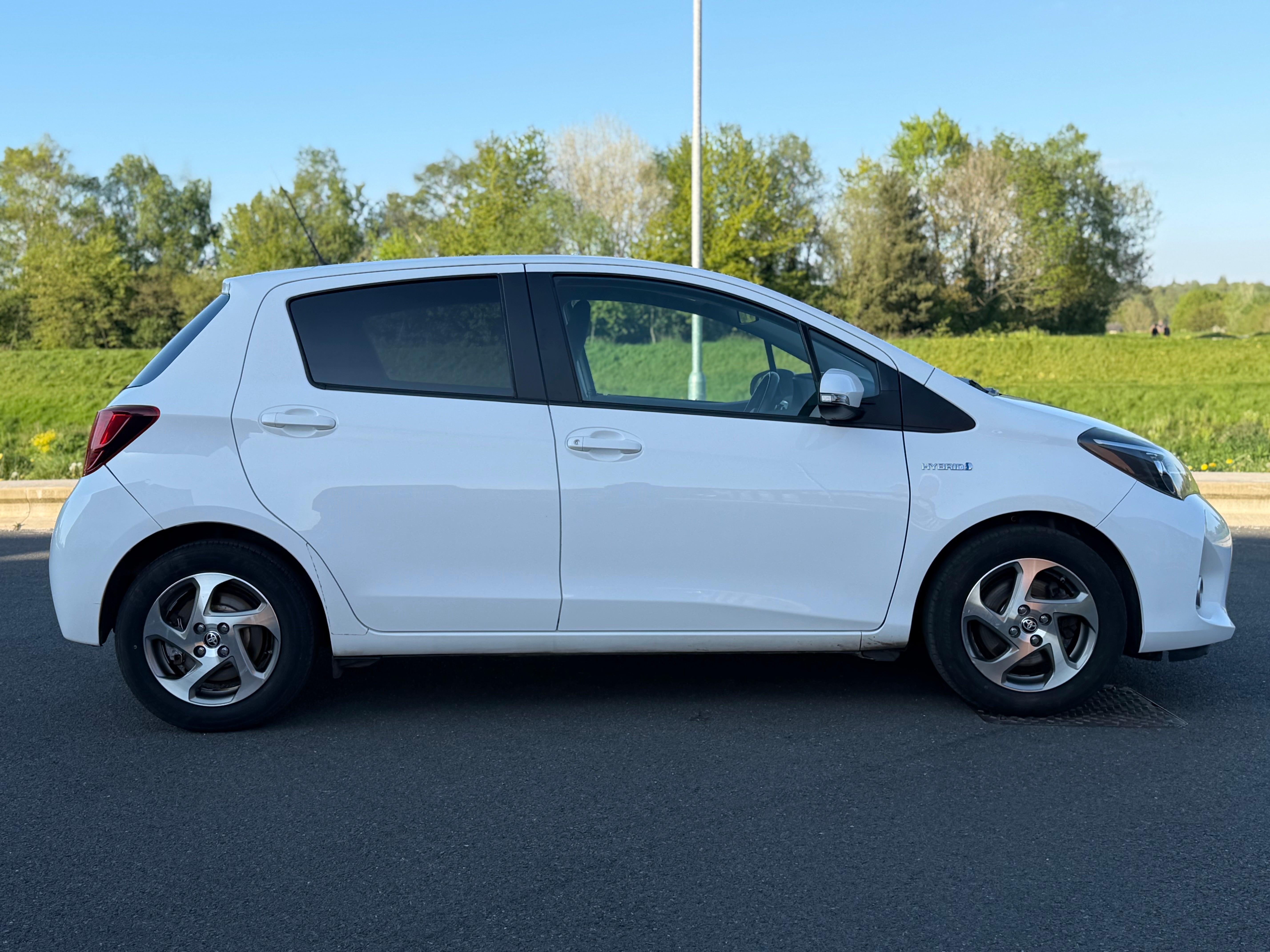 TOYOTA YARIS VVT-H ICON E-CVT - Low Miles. Hybrid. Superb Condition