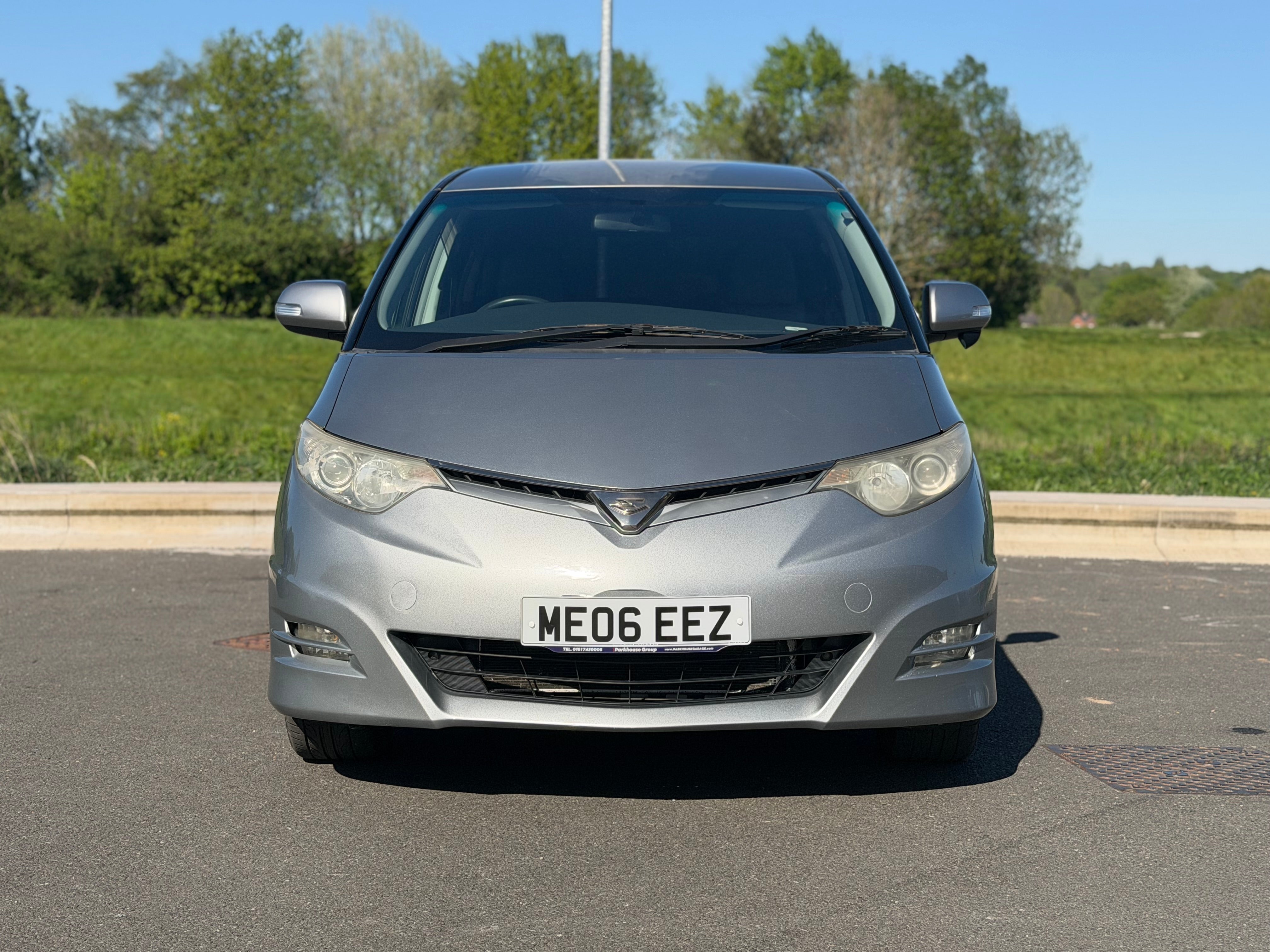 TOYOTA ESTIMA - 1 Owner. Excellent Service History. Reverse Camera