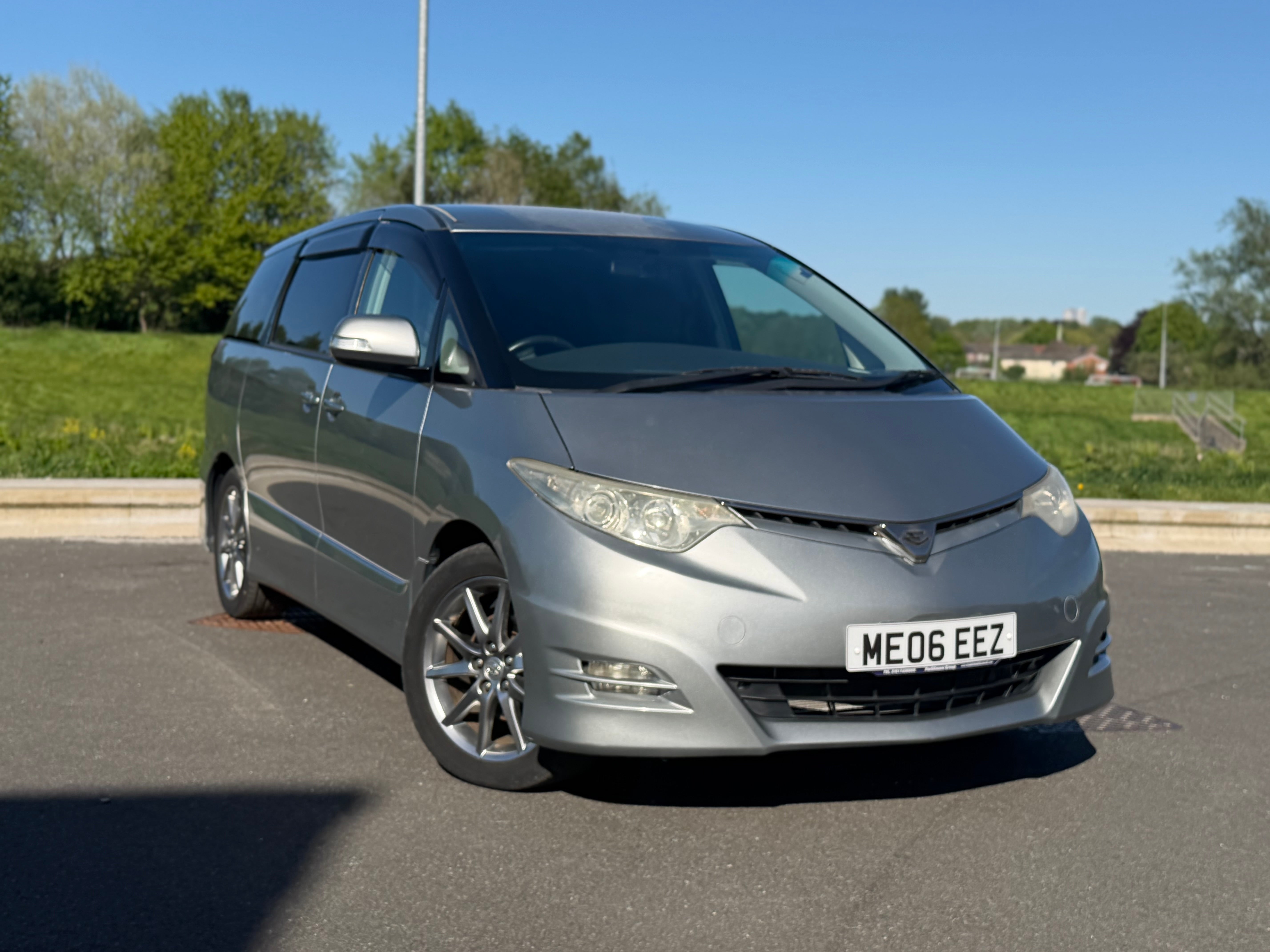 TOYOTA ESTIMA - 1 Owner. Excellent Service History. Reverse Camera