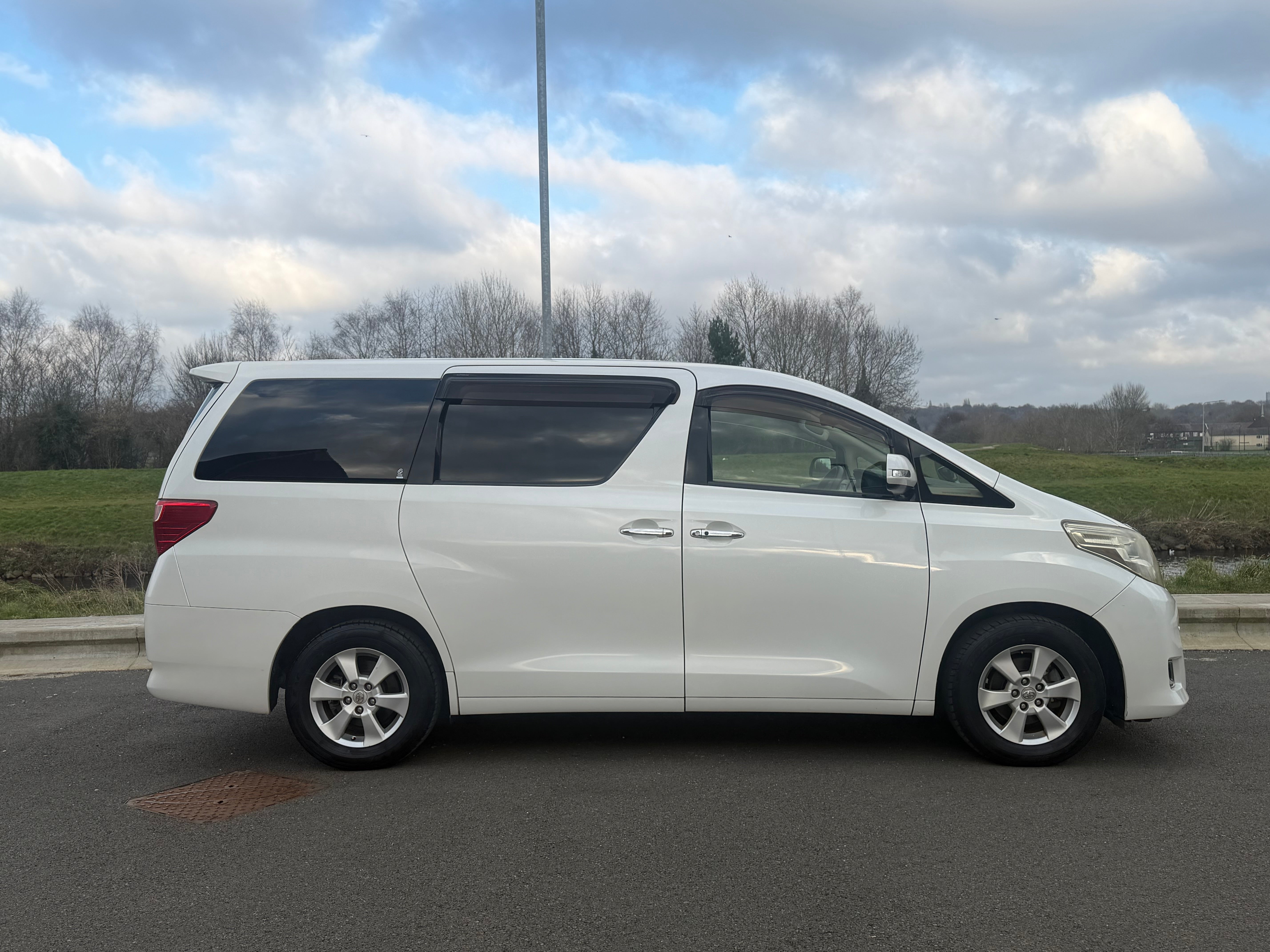 TOYOTA ALPHORD - 1 Owner. 10 Services. Excellent Condition