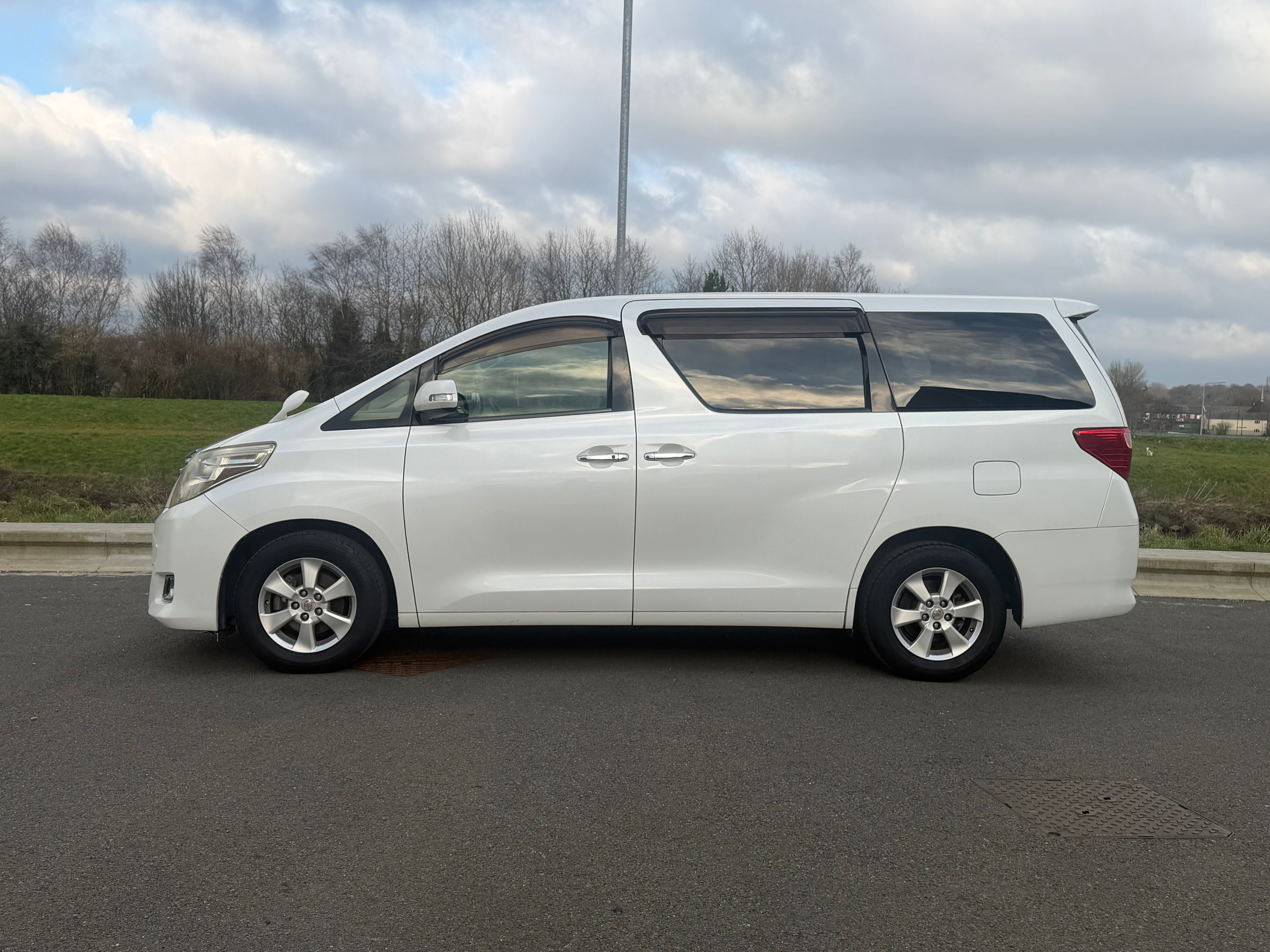 TOYOTA ALPHORD - 1 Owner. 10 Services. Excellent Condition