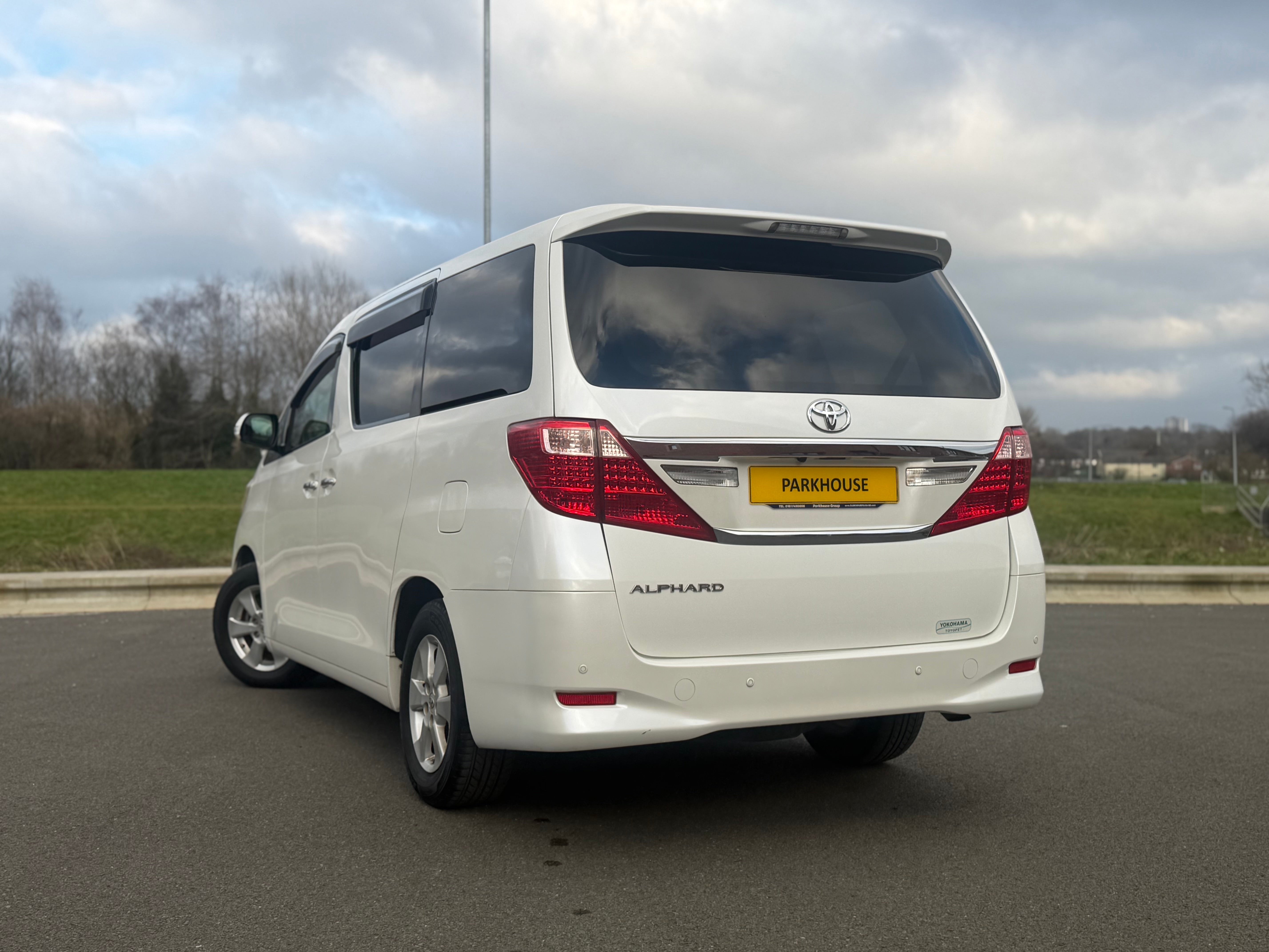 TOYOTA ALPHORD - 1 Owner. 10 Services. Excellent Condition