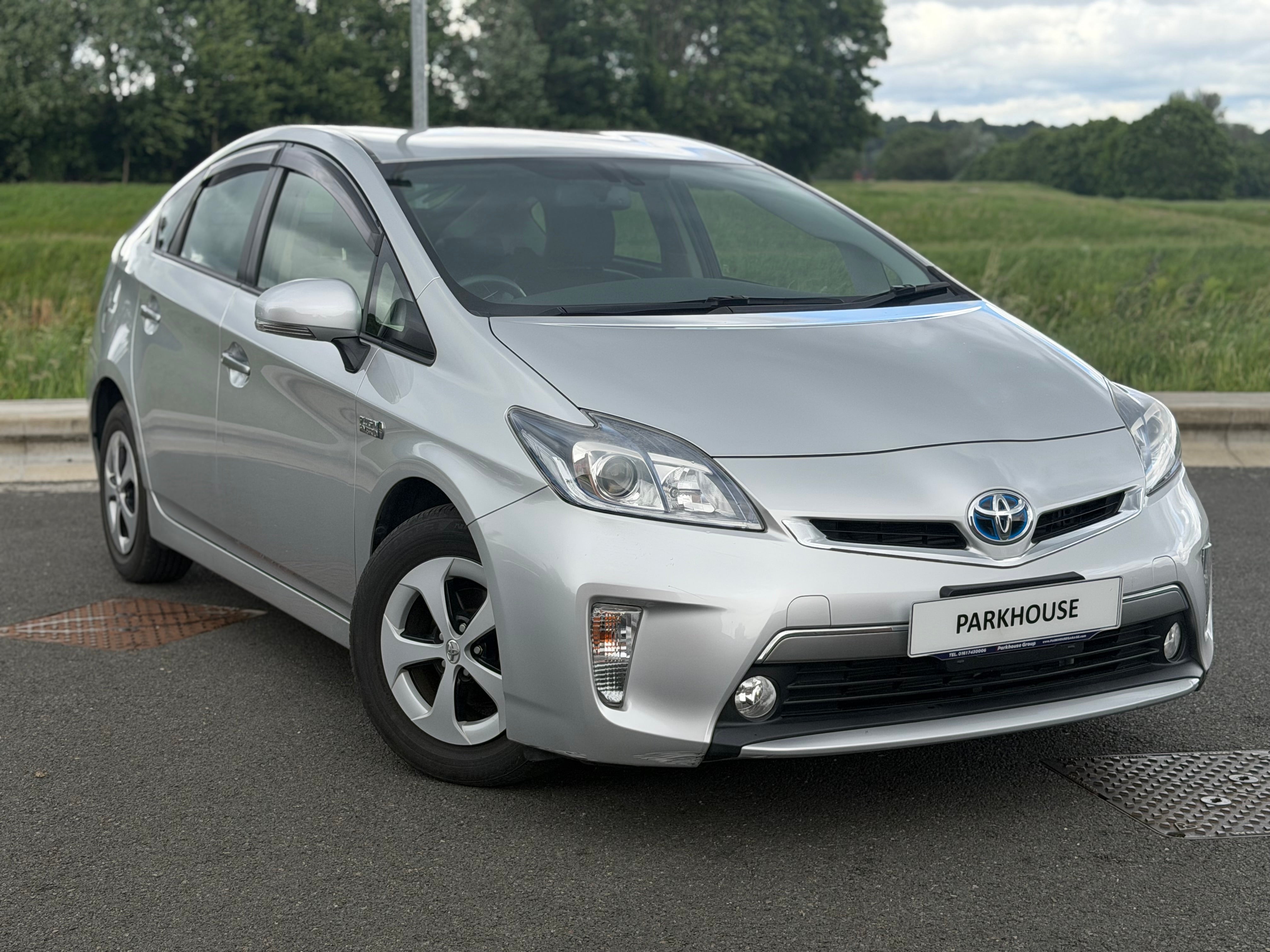 TOYOTA PRIUS PHV - Low Miles. Cruise Control. Push Start