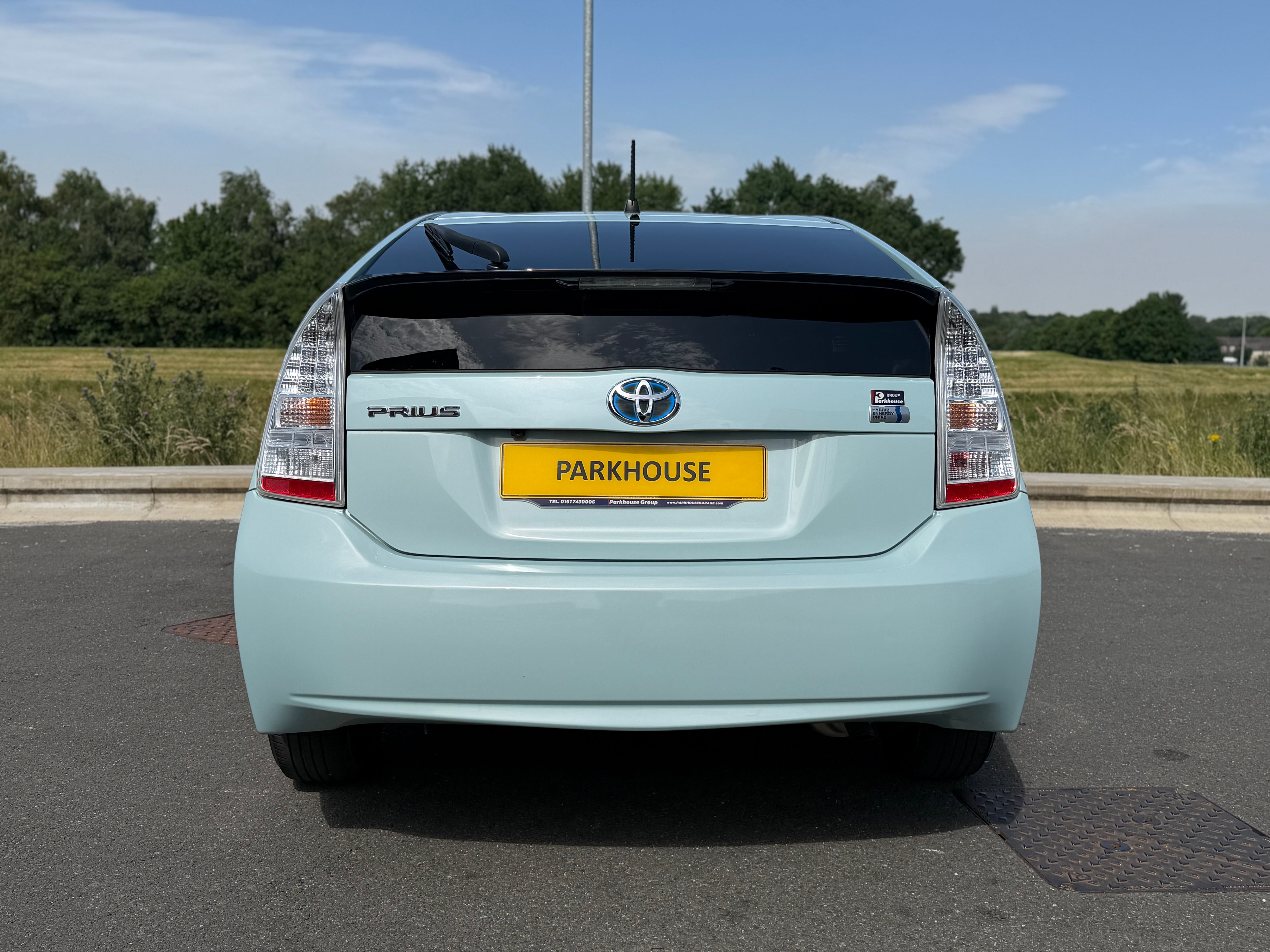 TOYOTA PRIUS - Low Miles. Push Start. Reverse Camera
