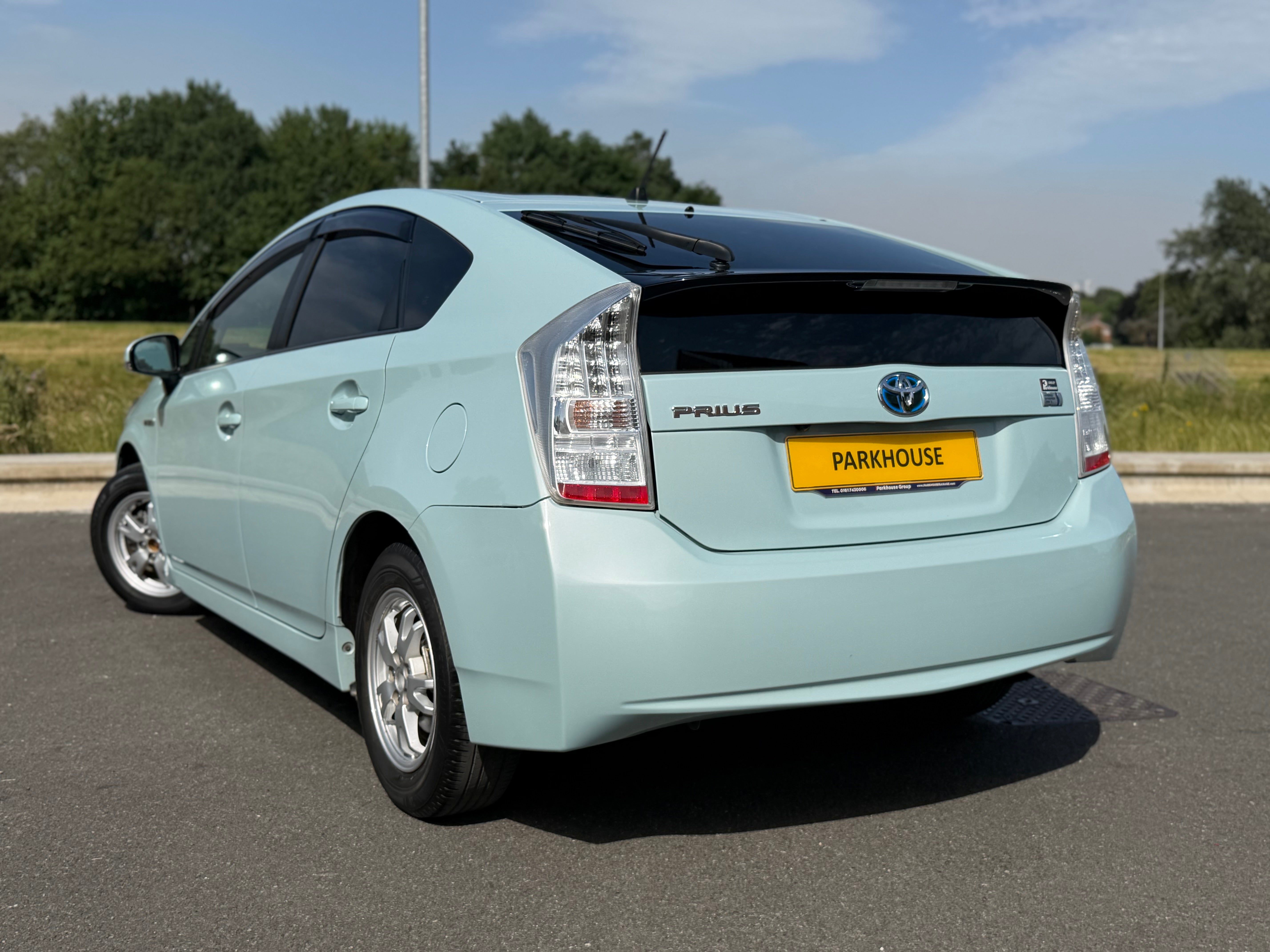 TOYOTA PRIUS - Low Miles. Push Start. Reverse Camera