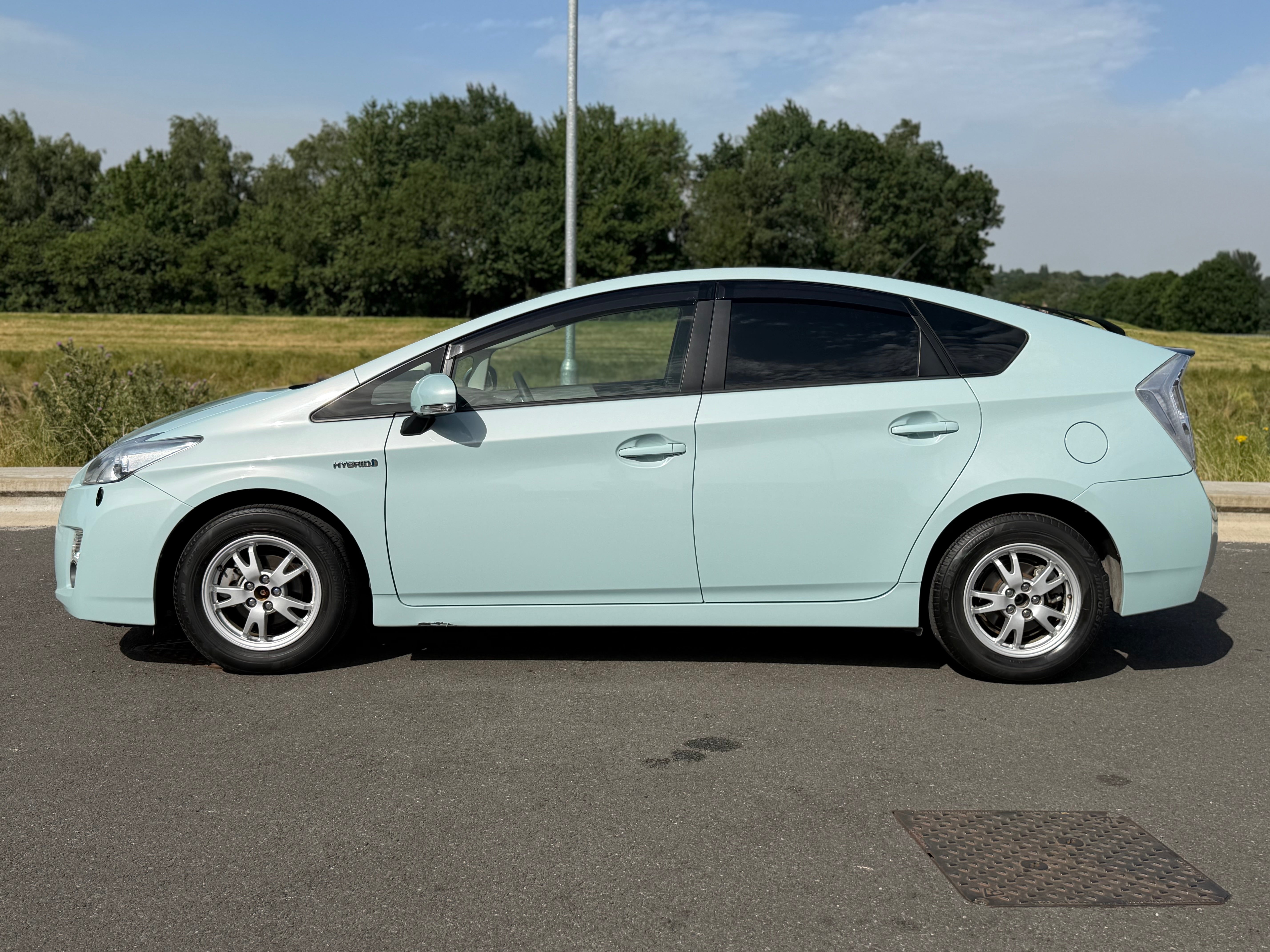 TOYOTA PRIUS - Low Miles. Push Start. Reverse Camera