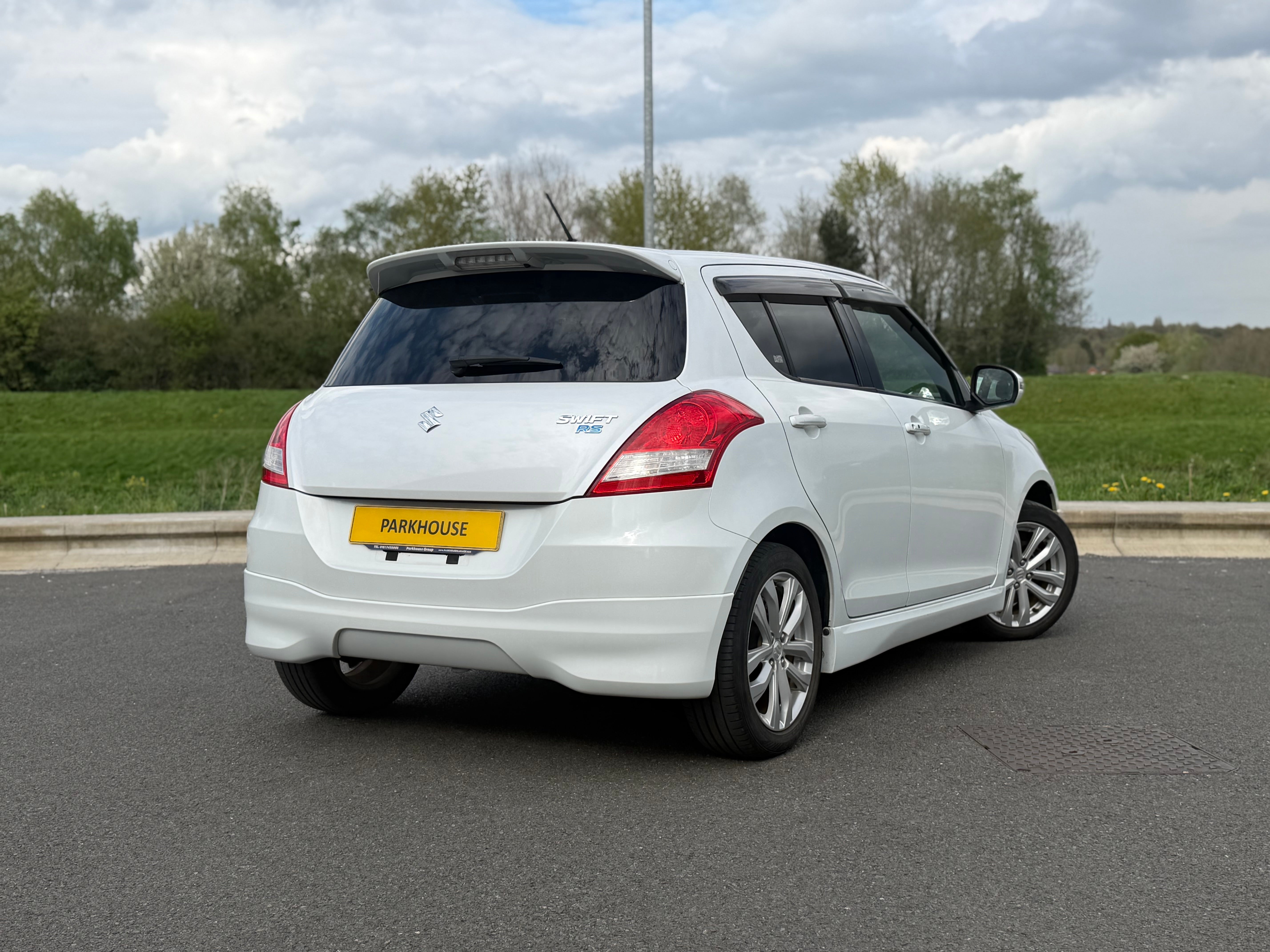 SUZUKI SWIFT - Low Miles. 1 Owner. Cruise Control