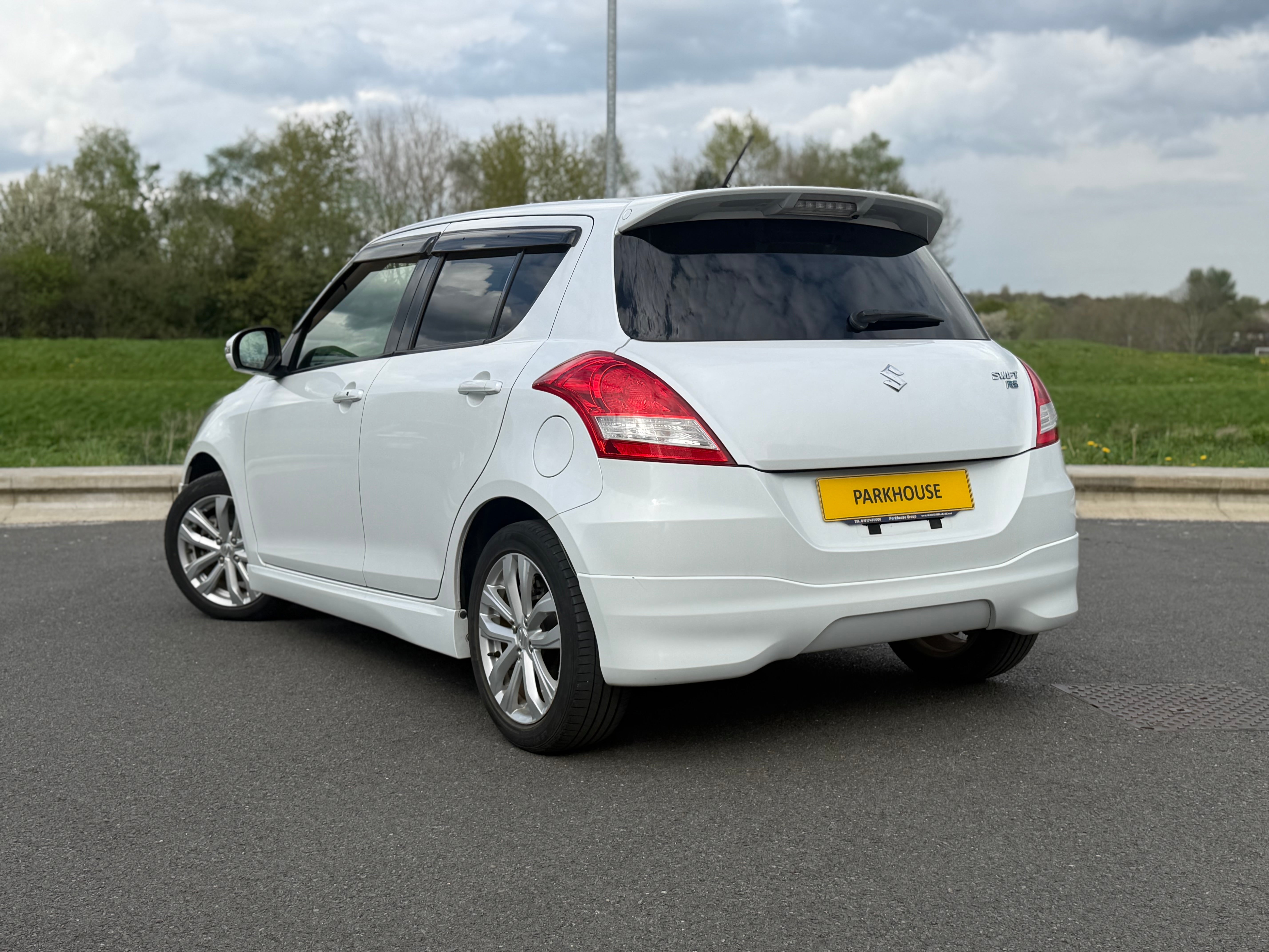 SUZUKI SWIFT - Low Miles. 1 Owner. Cruise Control