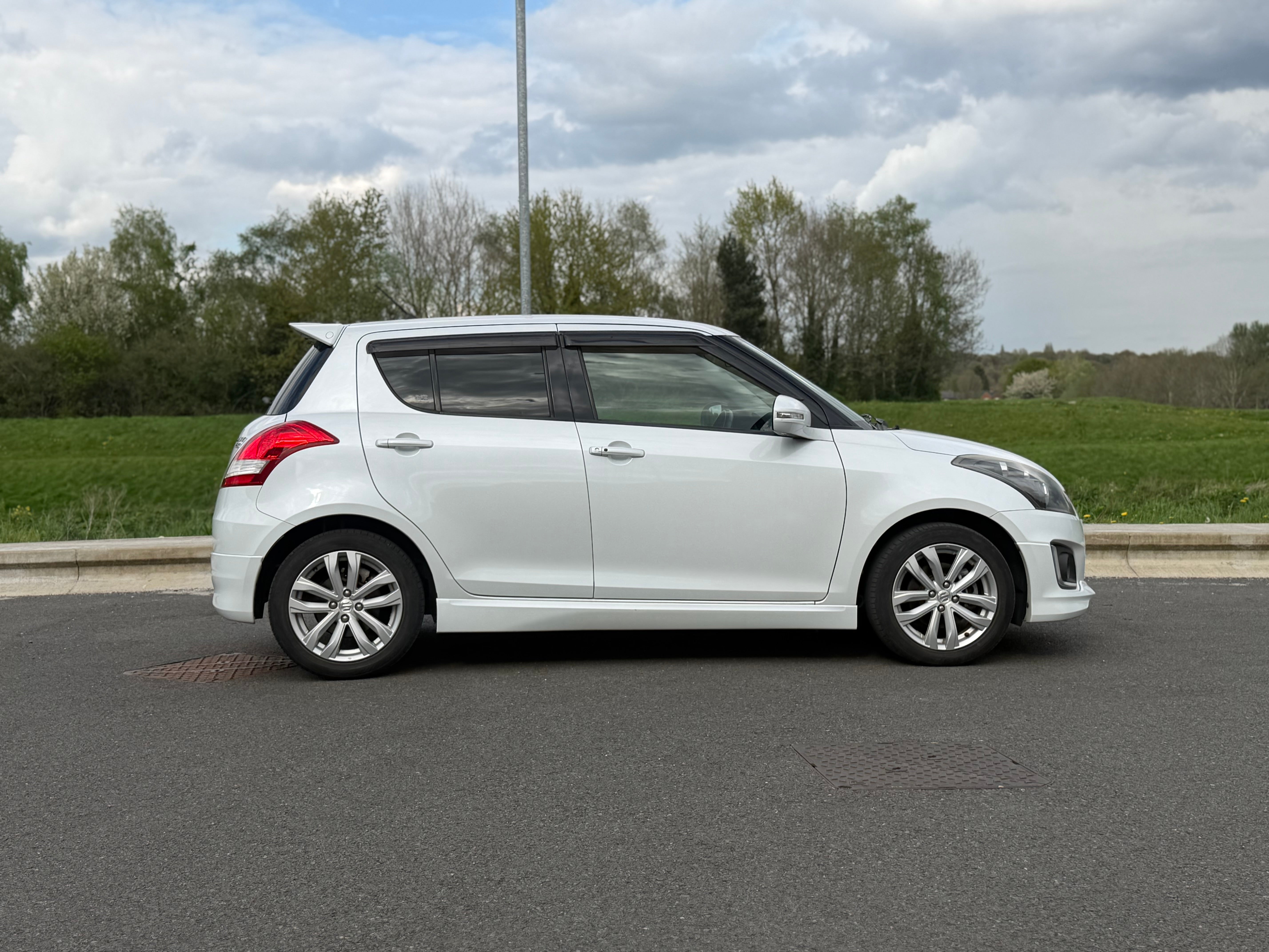 SUZUKI SWIFT - Low Miles. 1 Owner. Cruise Control